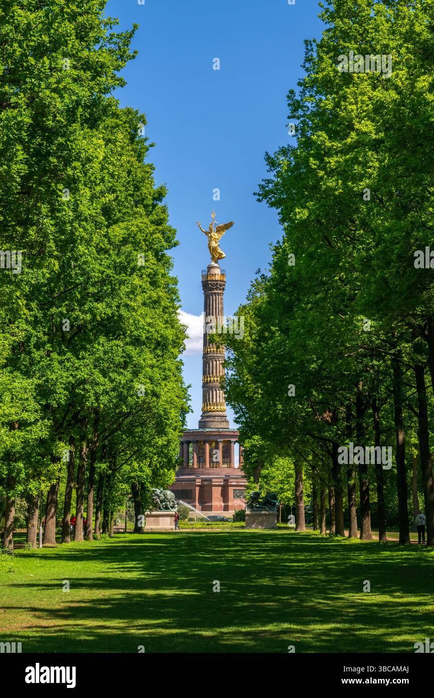 Tiergarten in Berlin, Blick auf die Siegessäule. Tiergarten Stockfoto