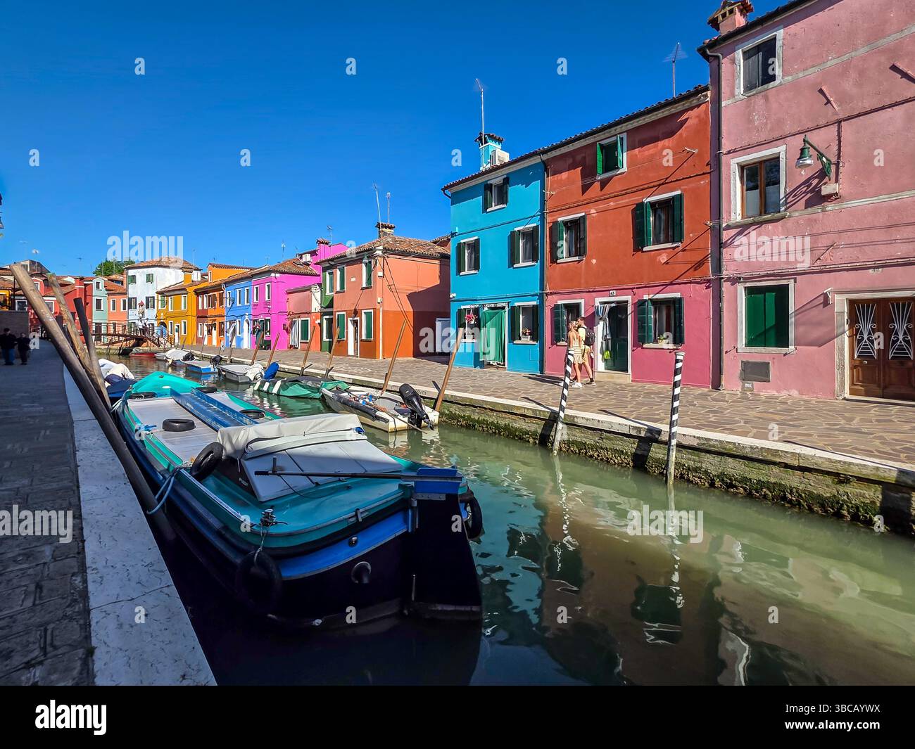 Die farbenfrohe Insel Burano, Italien in der Lagune von Venedig, gilt als einer der zehn farbenprächtigsten Orte der Welt Stockfoto