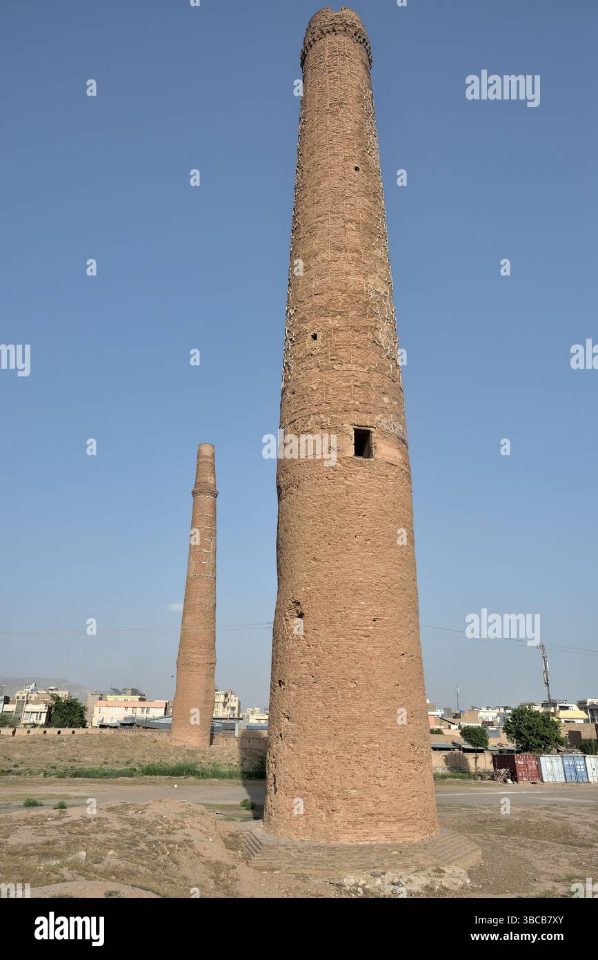 ALTE MINARETTE IN DER STADT HERAT IN AFGHANISTAN Stockfoto