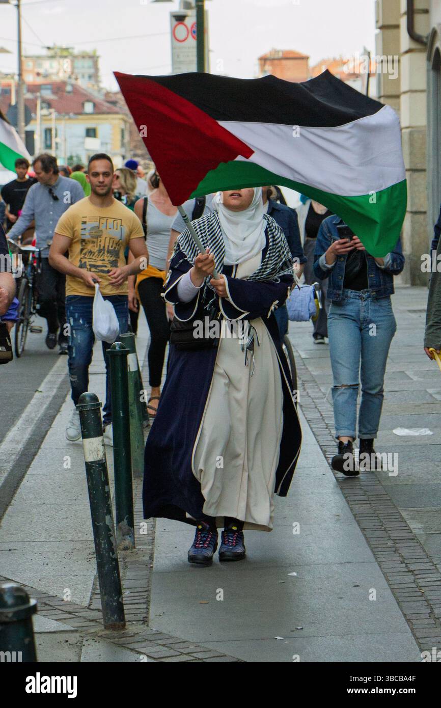 Turin, Italien - 17. Mai 2025: Pro-Palästina-Rallye Stockfoto