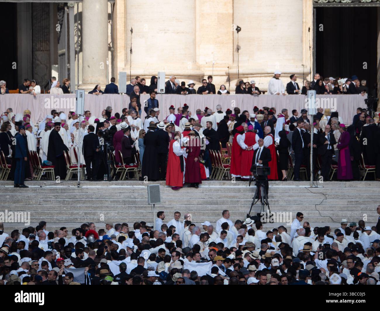 Vorbereitung der Eröffnungsmesse des Pontifikats von Papst Leo XIV Stockfoto