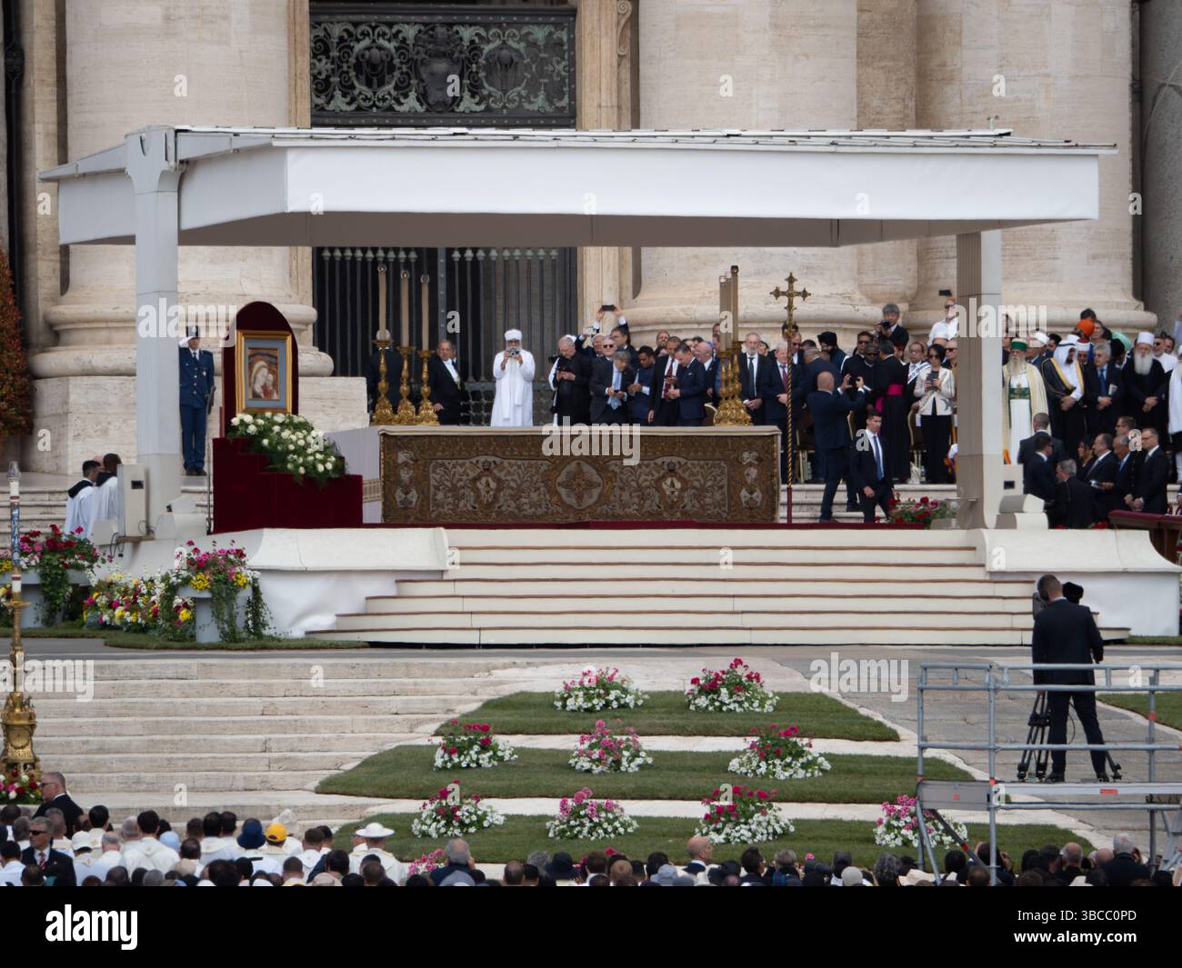 Vorbereitung der Eröffnungsmesse des Pontifikats von Papst Leo XIV Stockfoto