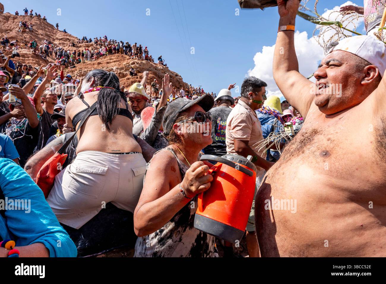 Nachtschwärmer Beim Jährlichen Karneval In Maimara, Provinz Jujuy, Argentinien. Stockfoto