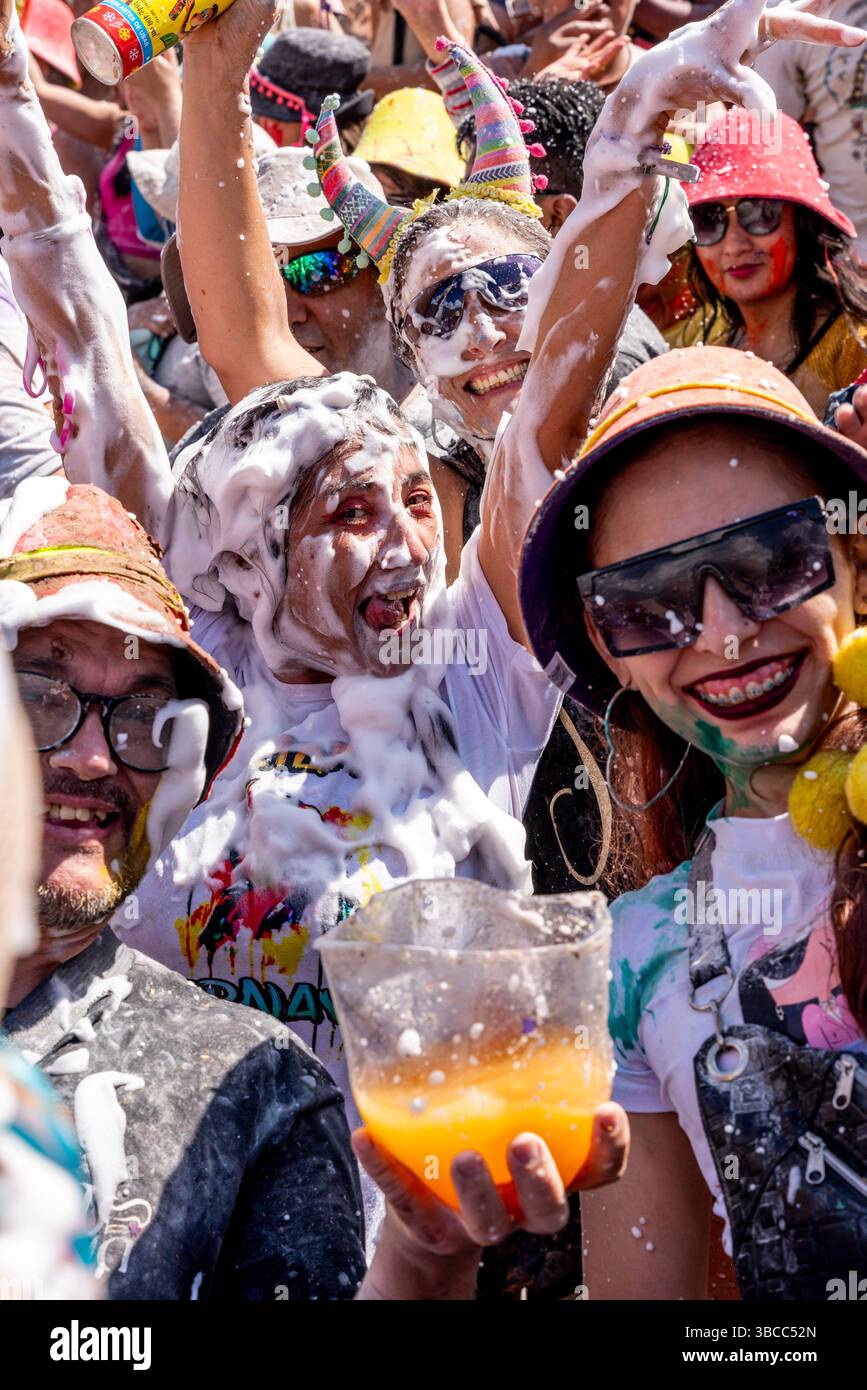 Nachtschwärmer Beim Jährlichen Karneval In Maimara, Provinz Jujuy, Argentinien. Stockfoto