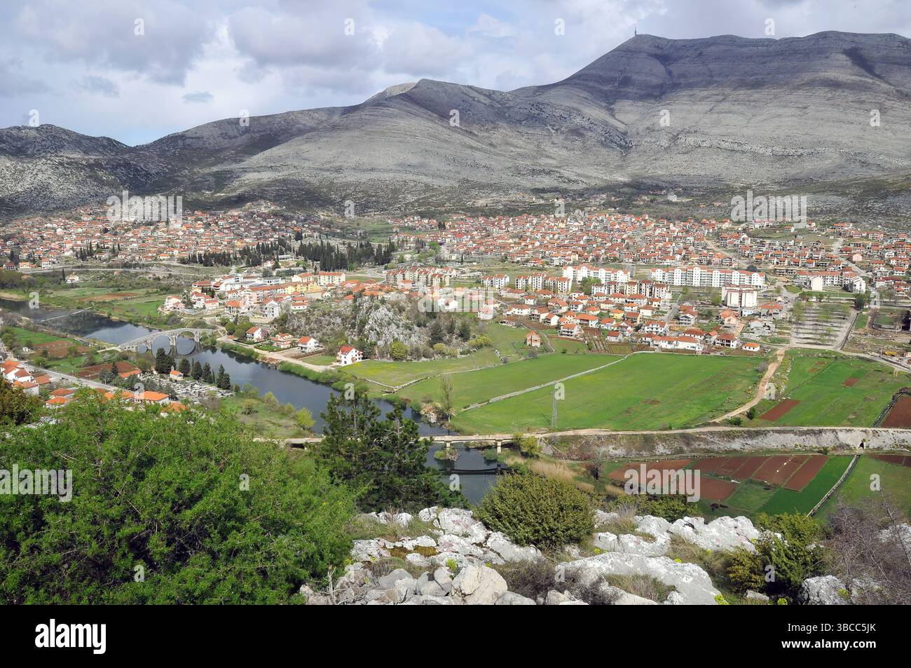 Blick auf Trebinje, Bosnien und Herzegowina, Bosna i HercegHerzegovina ...