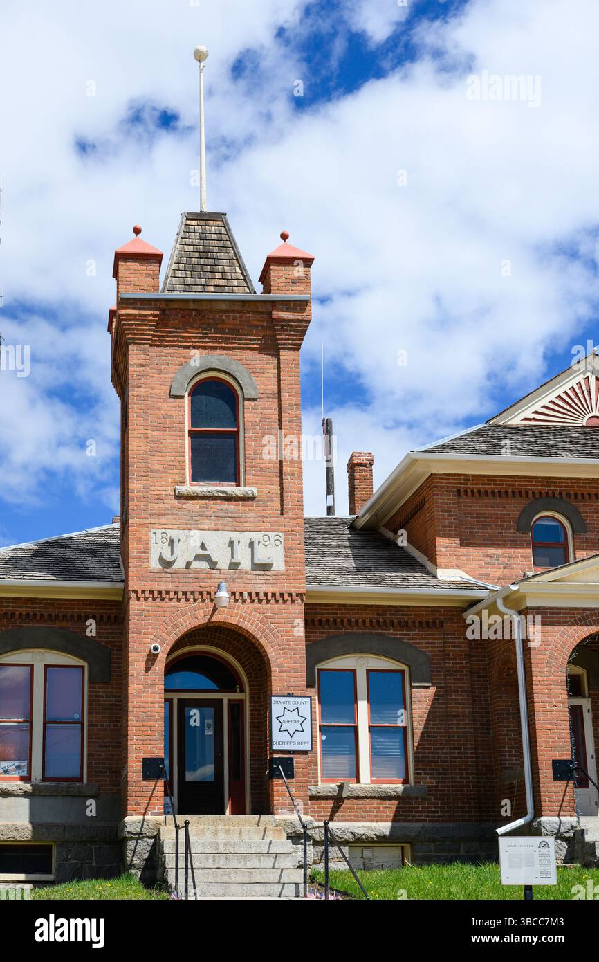 Philipsburg, MT, USA - 6. Mai 2025; historisches Granite County Gefängnis im ländlichen Philipsburg Montana, erbaut 1896 Stockfoto