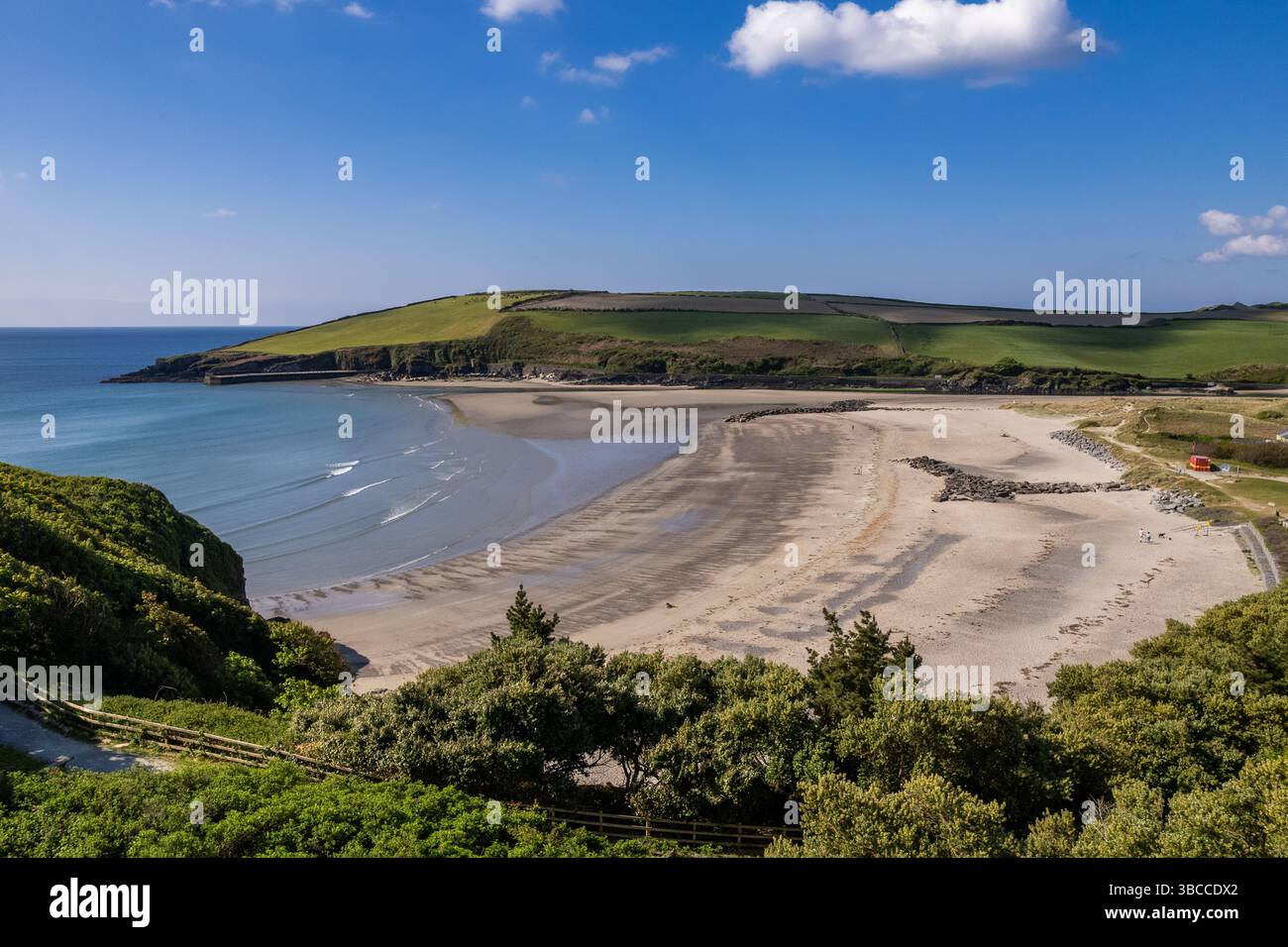 Drohnenfoto vom Warren Beach auf dem Wild Atlantic Way, Rosscarbery, West Cork, Irland. Stockfoto
