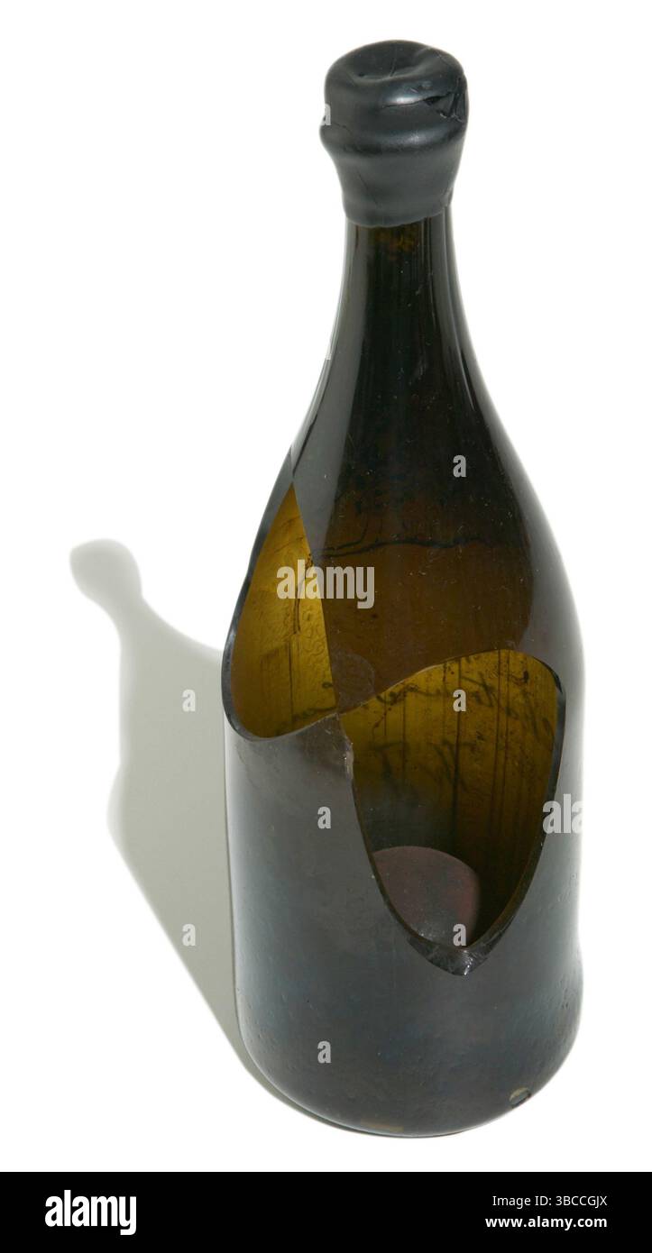 1787 Thomas Jefferson Weinflasche auf weißem Hintergrund fotografiert Stockfoto