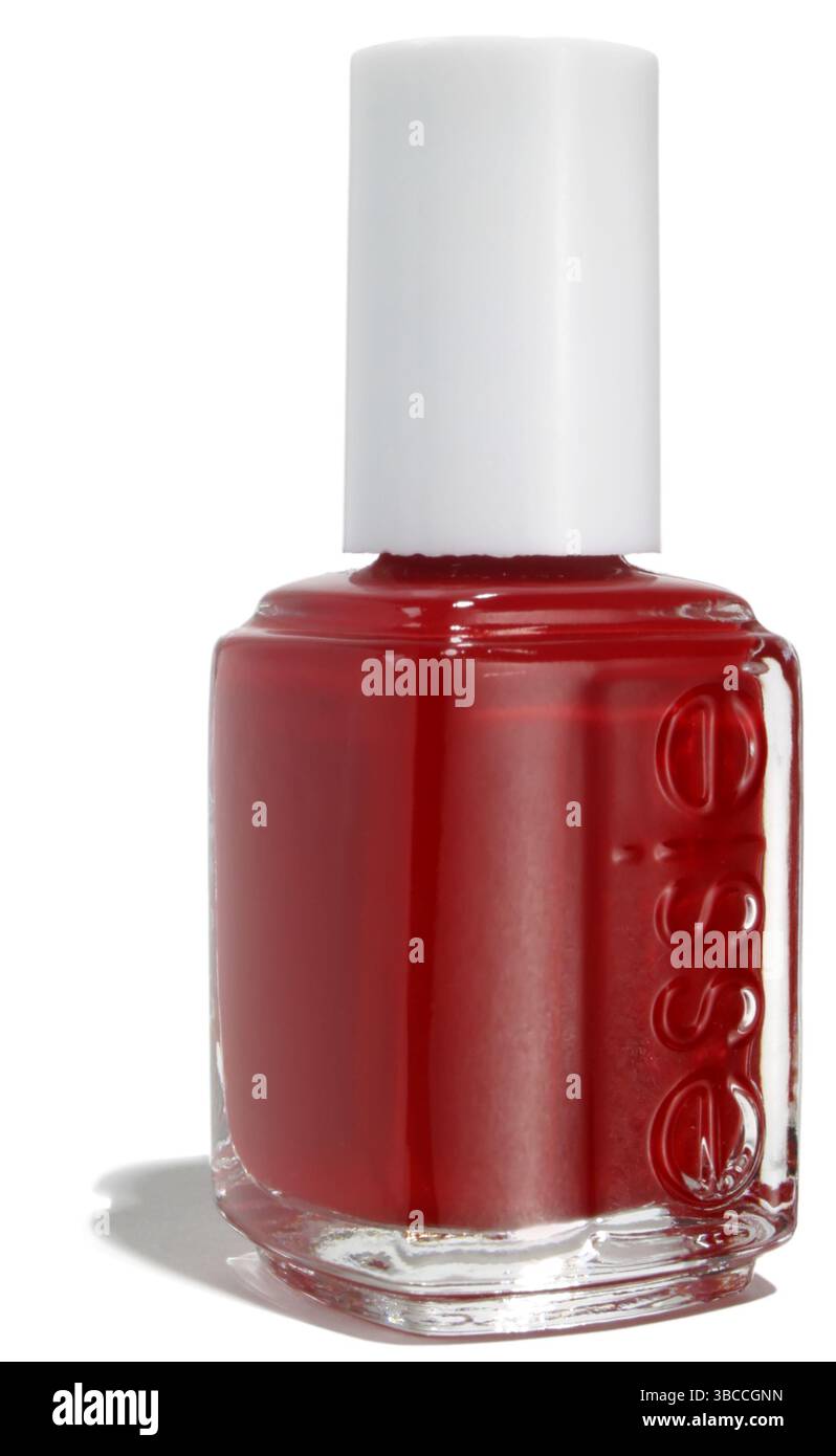 essie ist nagellackflasche auf weißem Hintergrund Stockfoto