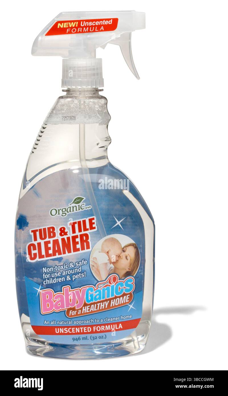 Babyganic-Wannenreiniger auf weißem Hintergrund Stockfoto
