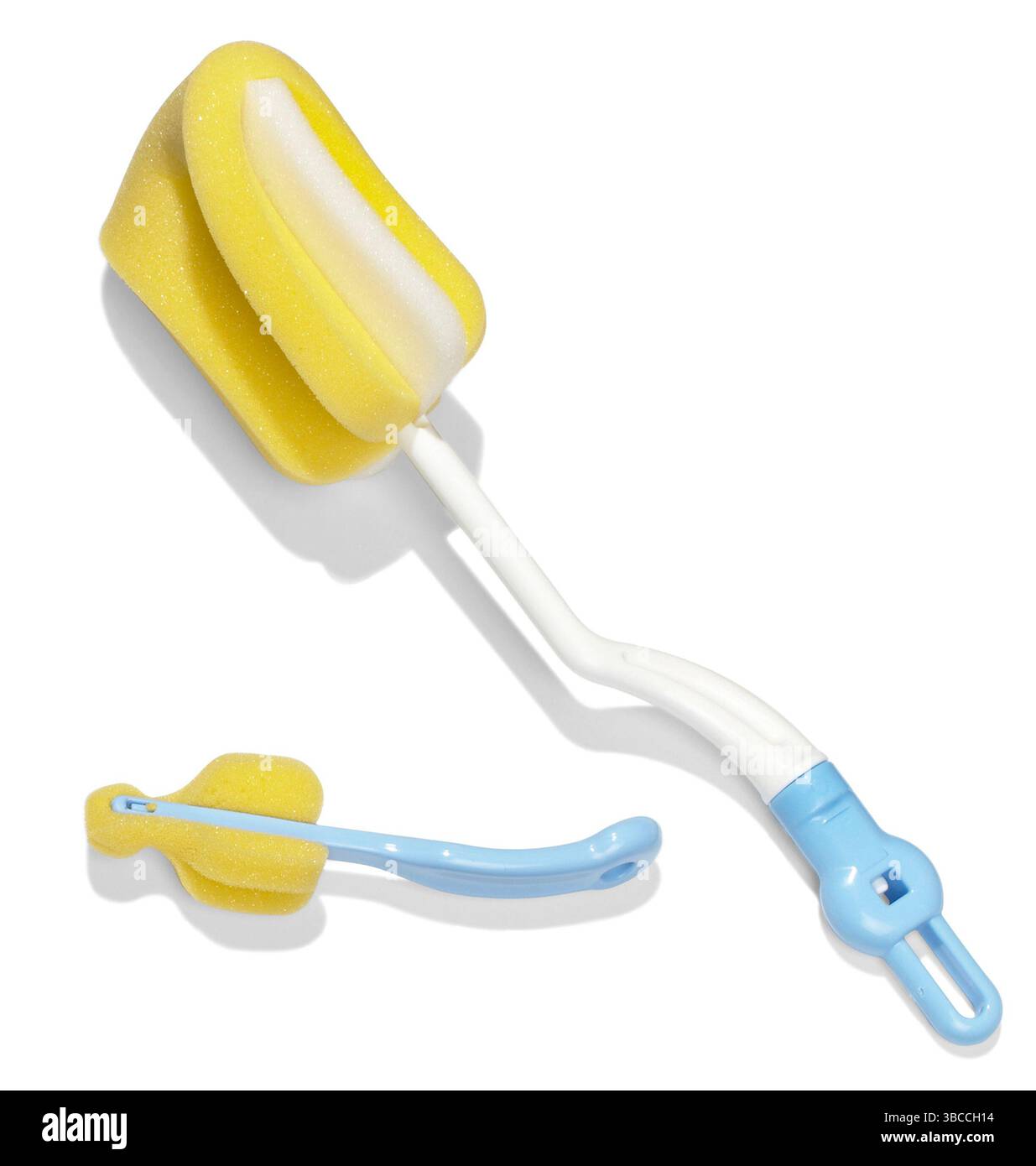 Flaschenschwämme auf weiß fotografiert auf weißem Hintergrund Stockfoto