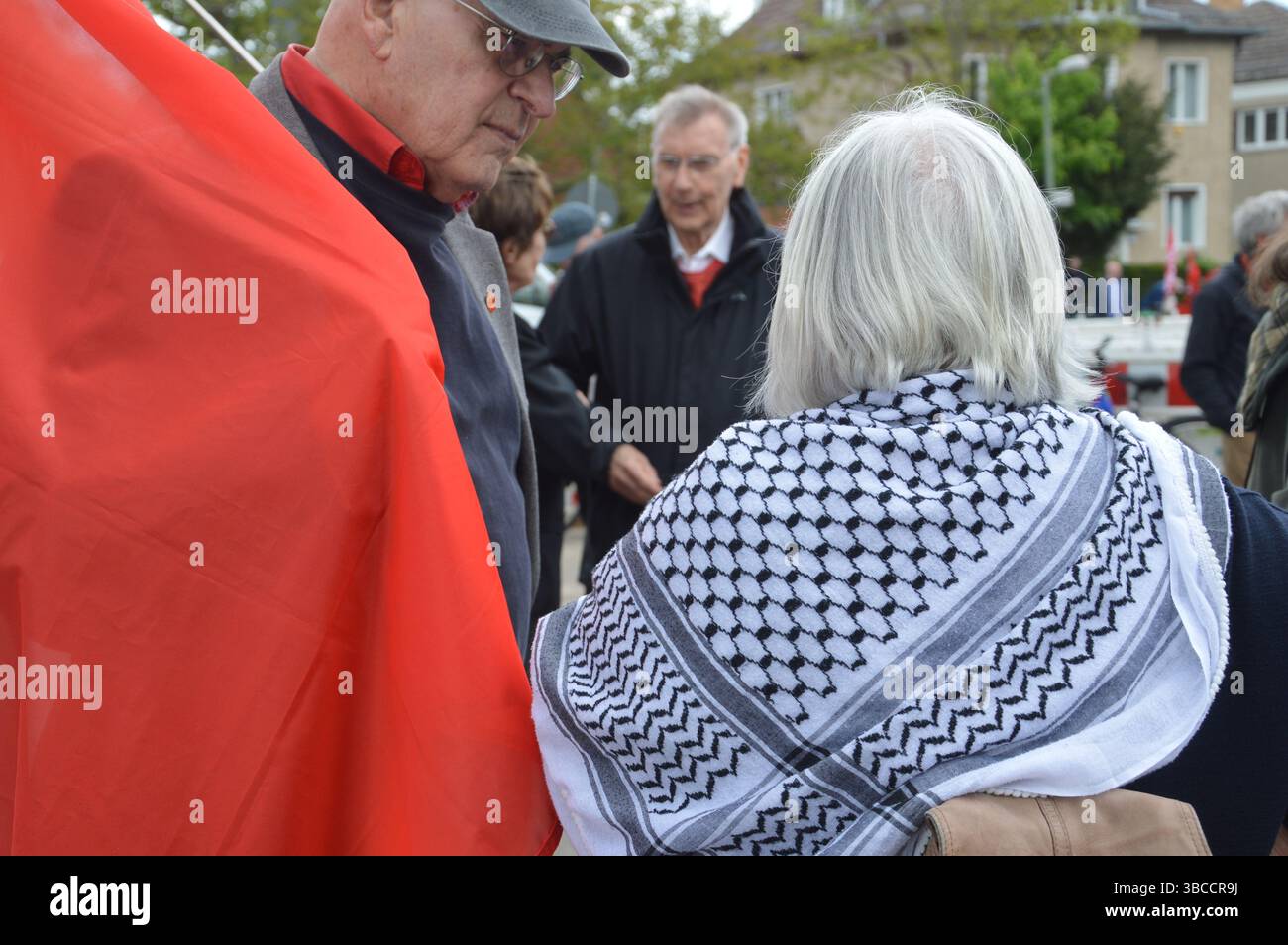 Berlin, Deutschland - 8. Mai 2025 - Kommunisten treffen sich vor dem Museum Berlin-Karlshorst zum 80. Jahrestag der deutschen Kapitulation. (Foto: Markku Rainer Peltonen) Stockfoto