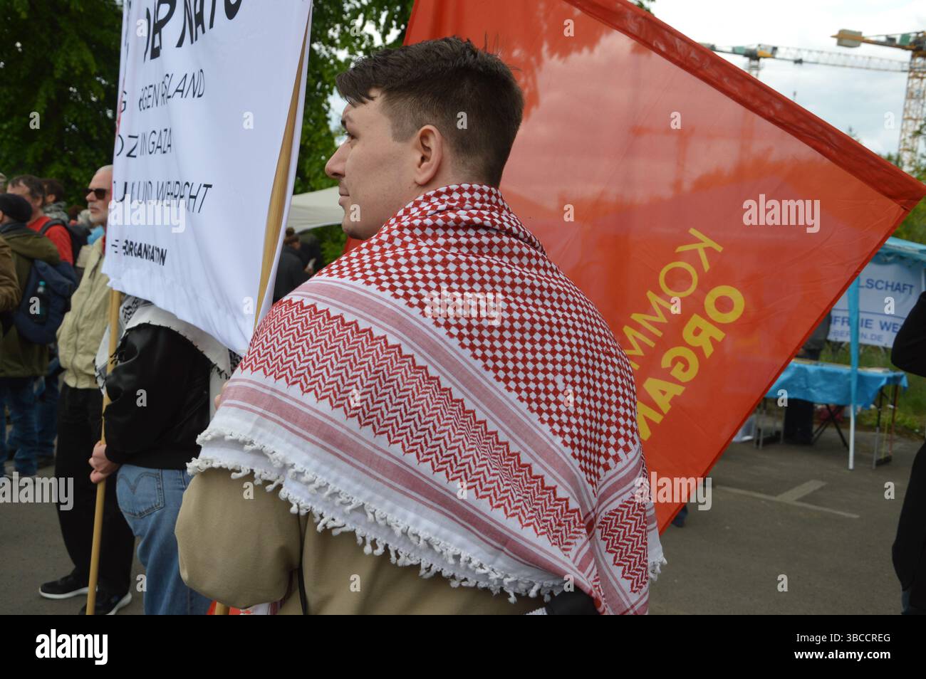 Berlin, Deutschland - 8. Mai 2025 - Kommunisten treffen sich vor dem Museum Berlin-Karlshorst zum 80. Jahrestag der deutschen Kapitulation. (Foto: Markku Rainer Peltonen) Stockfoto