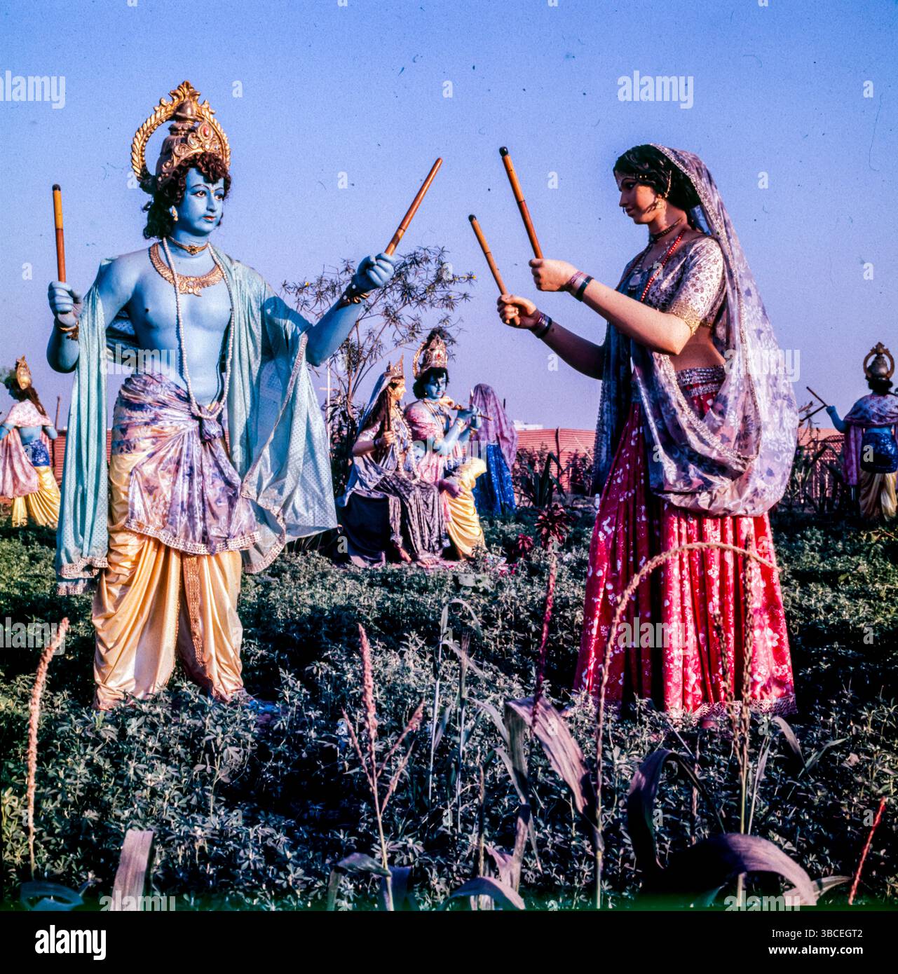 Radha Krishna Idols Spielt Dandiya Rass, Indien. Stockfoto Radha Krishna Idols Spielt Dandiya Rass, Indien. Stockfoto