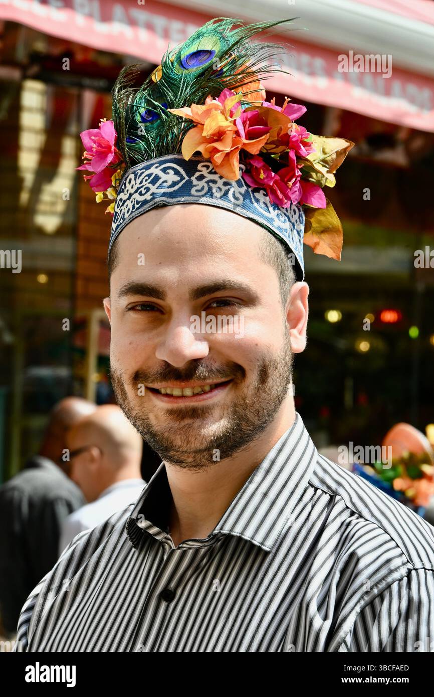 Chelsea in Bloom, 2025 steht das Thema „Flowers in Fashion“, um Chelsea Platz im Herzen vieler legendärer Modebewegungen in London, Großbritannien, zu feiern Stockfoto