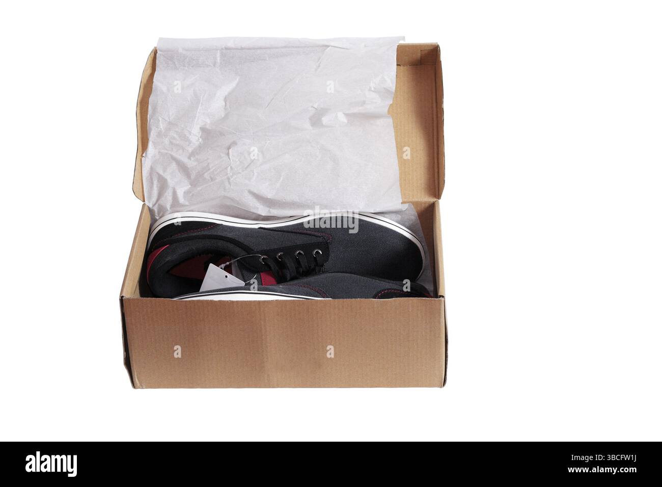 Sportschuhe in Verpackung. Nahaufnahme. Isoliert auf weißem Hintergrund. Stockfoto
