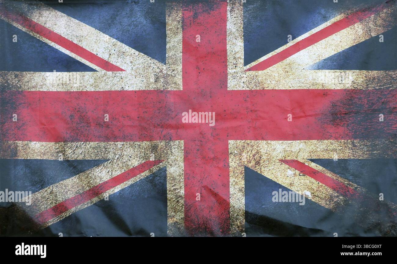 Ein Vollbild einer alten, verschmutzten britischen Flagge mit dunklen, zerknitterten Kanten Stockfoto