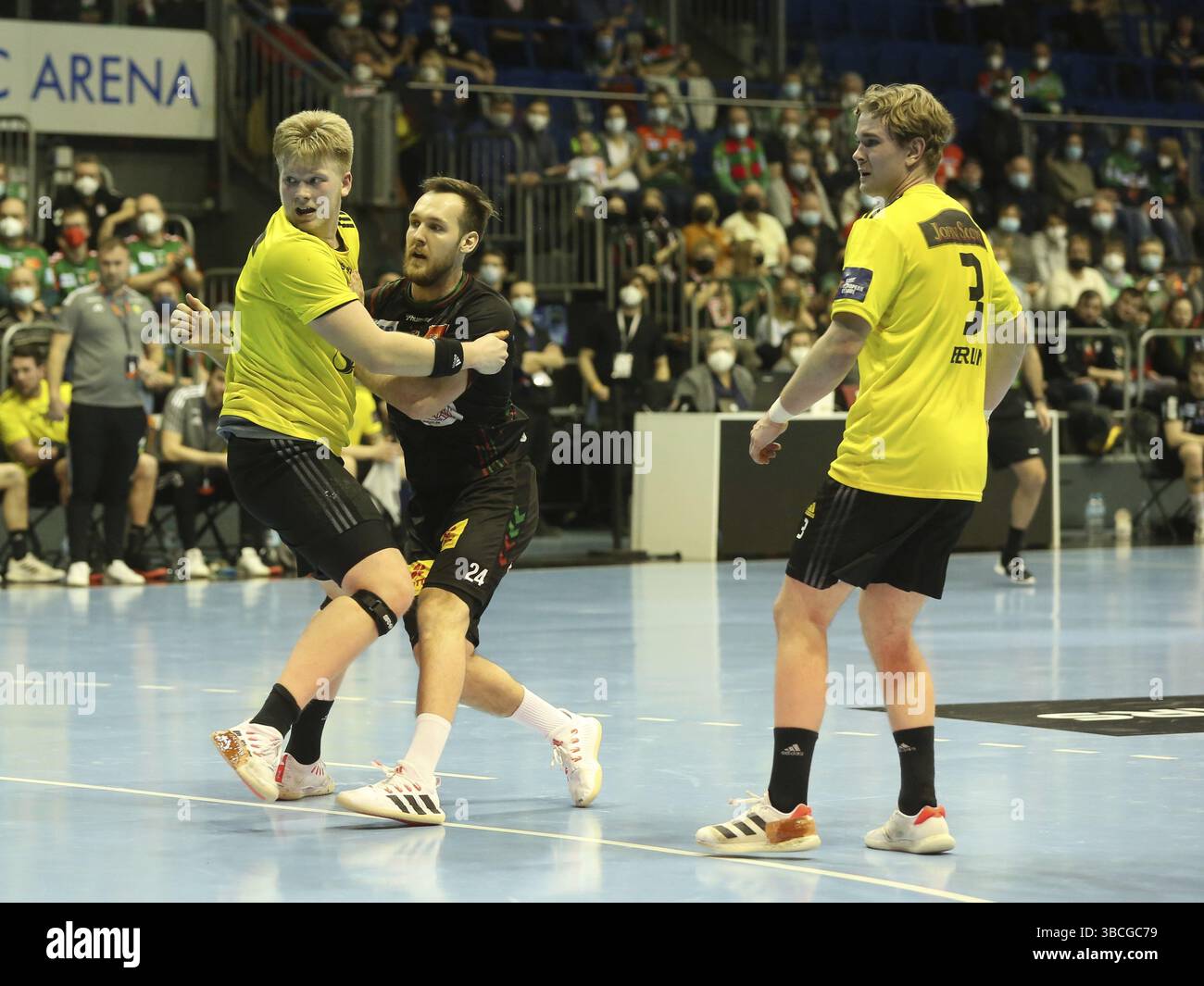 Christian O’Sullivan SCMagdeburg und Felix Moeller IK Saevehof Handball EHF European League Saison 2021-22 Gruppenphase SC Magdeburg, Christian O’Sulli Stockfoto