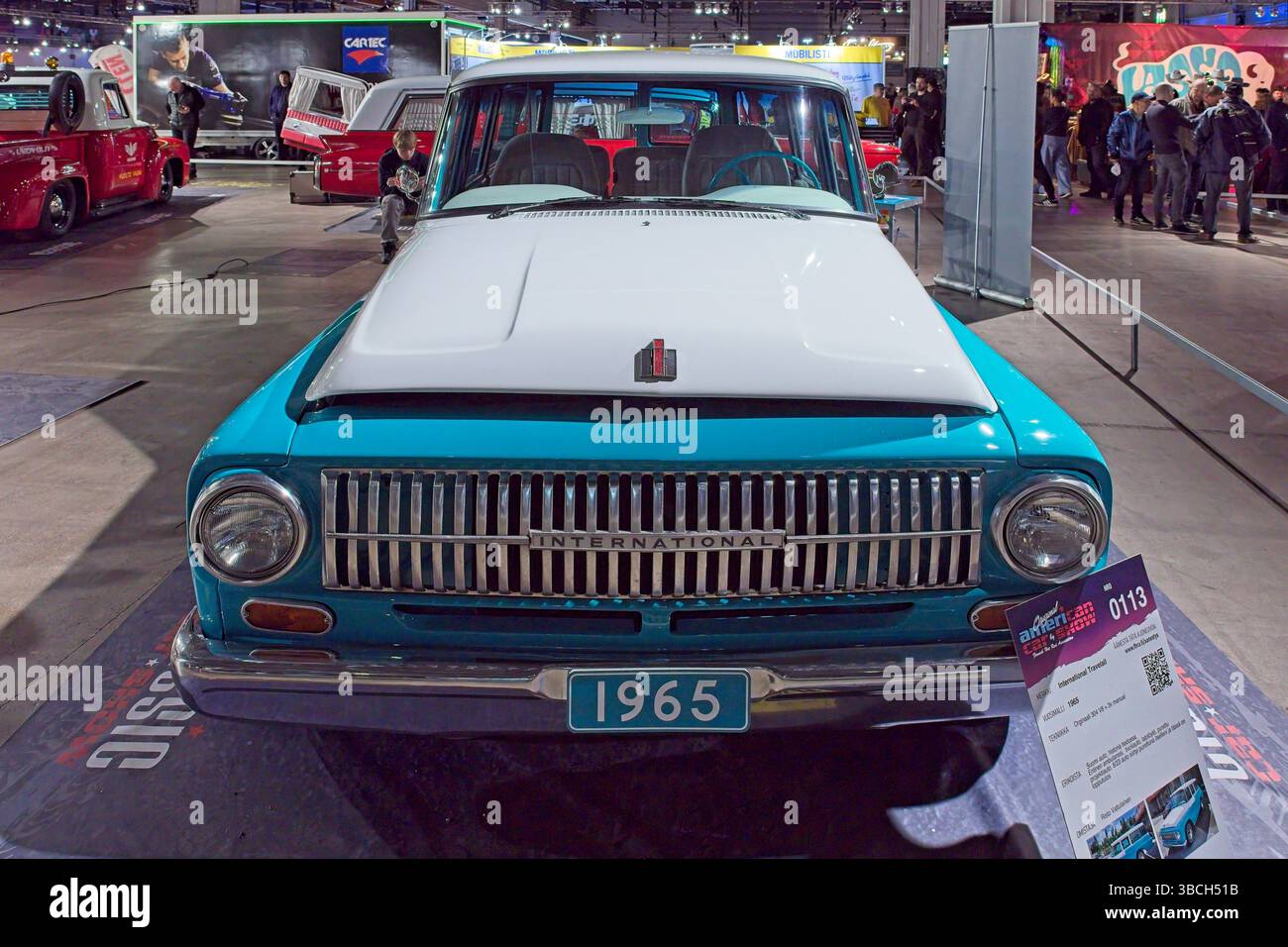 Pasila, Helsinki, Finnland – 4. April. 2025: International Travelall (1965) Auto auf der Original American Car Show ACS25 in Helsinki Messukeskus. Stockfoto