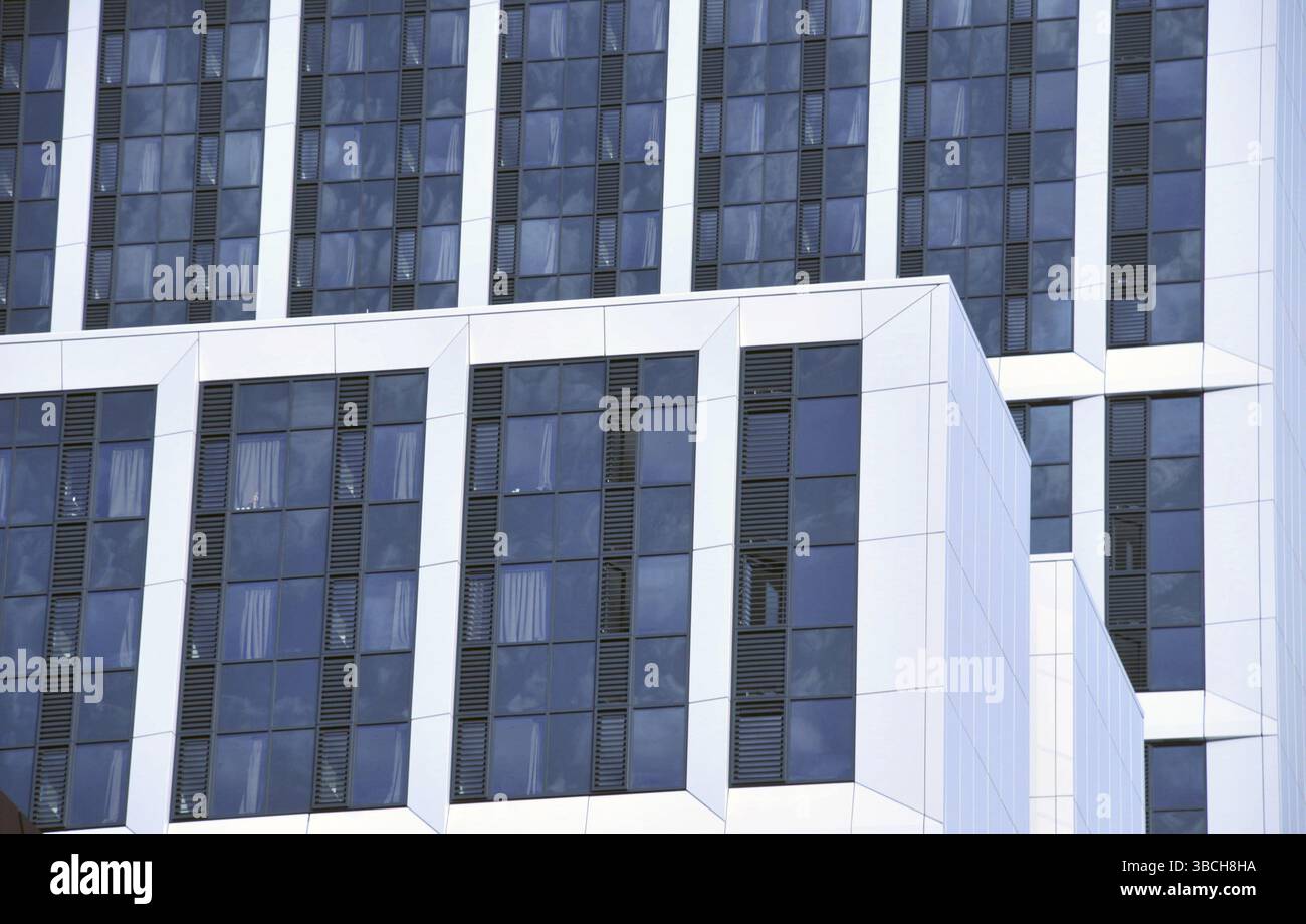 Leeds, West yorkshire, Vereinigtes Königreich: 18. september 2020: Hohe moderne Gebäude am merrion Way im Zentrum von leeds, darunter auch vereinigte Studenten Stockfoto