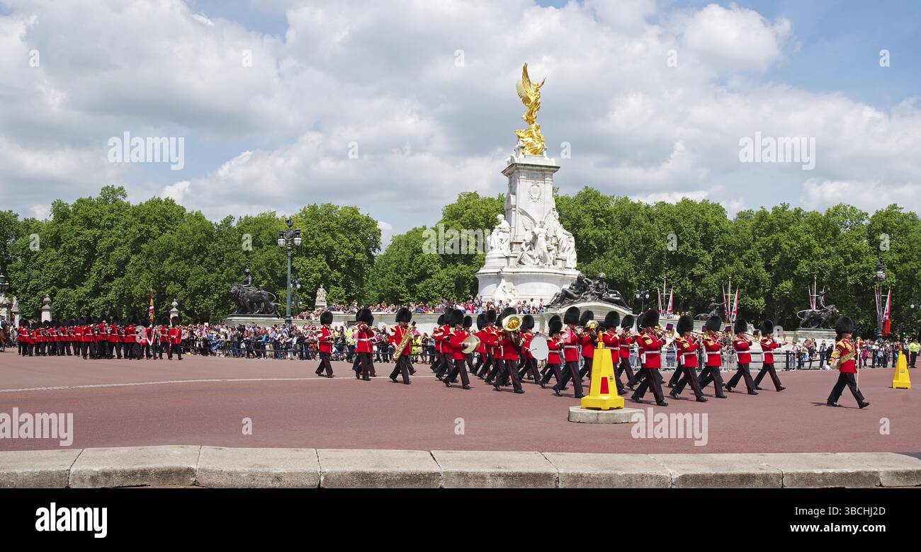 Wachwechsel im Buckingham Palace, London, England, Großbritannien Stockfoto