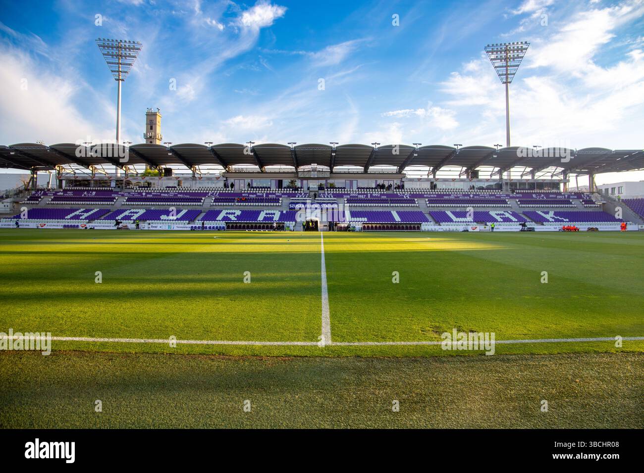 Szusza Ferenc Stadium, Budapest. Der Traditionsverein Ujpest FC spielt hier seine Heimspiele. Hier werden gelegentlich auch internationale Spiele ausgetragen Stockfoto