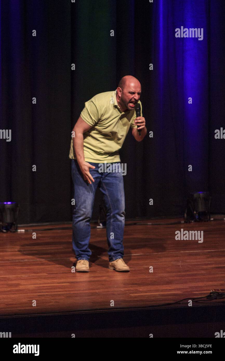 Serdar Somuncu präsentiert sein Live-Programm Stockfoto