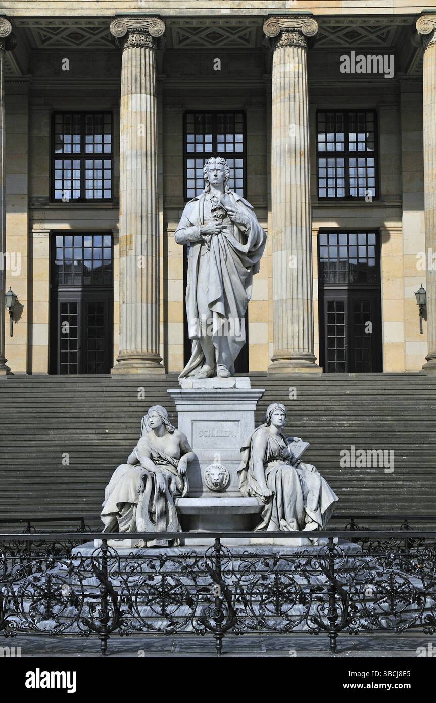 Der Gendarmenmarkt ist ein Platz in Berlin und Sitz des Konzerthauses sowie der französischen und deutschen Kathedrale. Das Zentrum des Gendarmenmarktes ist cr Stockfoto