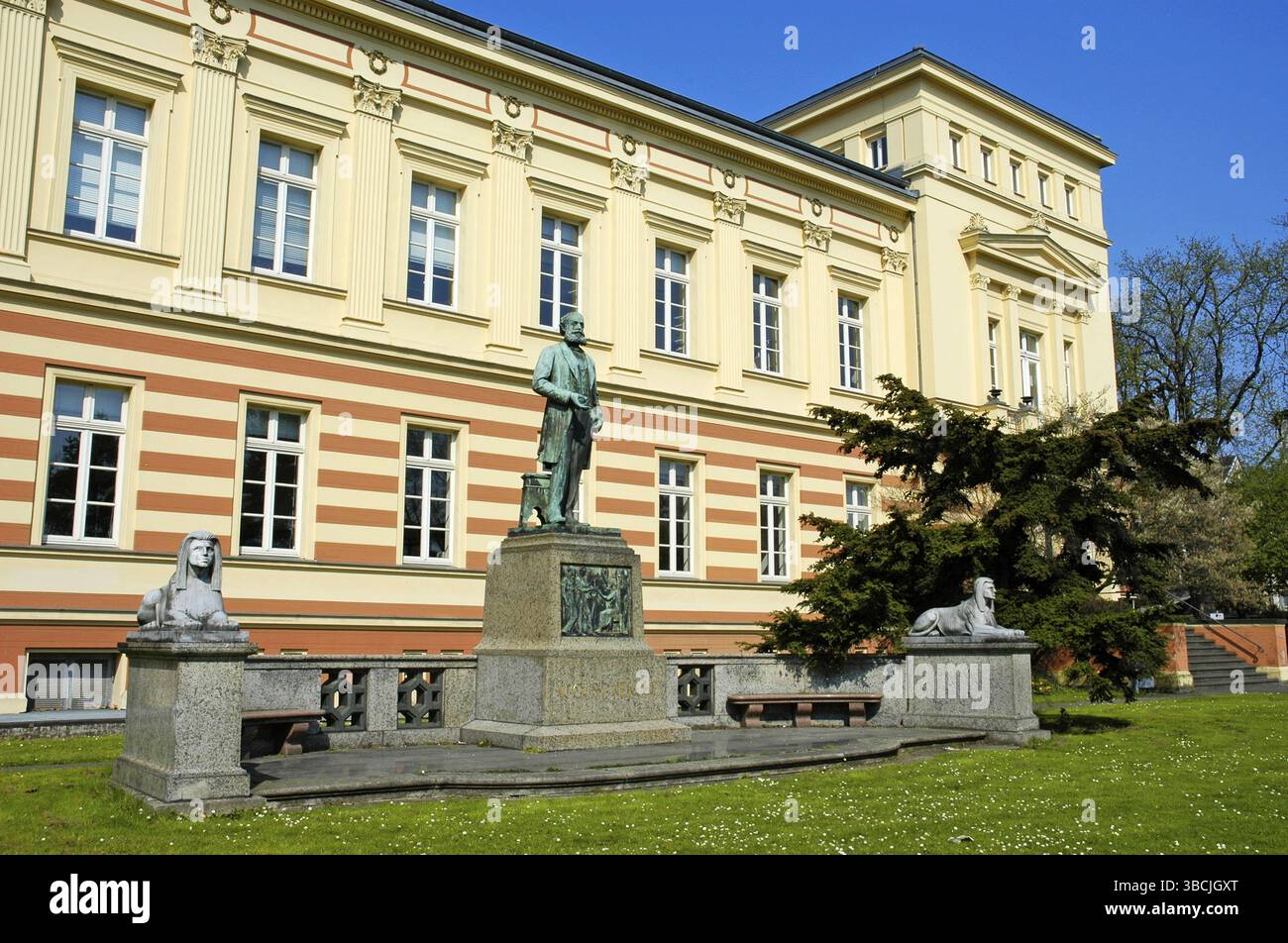 Institut für Mikrobiologie und Biotechnologie, Universität Bonn, August-Kekule-Denkmal, Bonn, Nordrhein-Westfalen, Rheinische Friedrich-Wilhelms-U Stockfoto