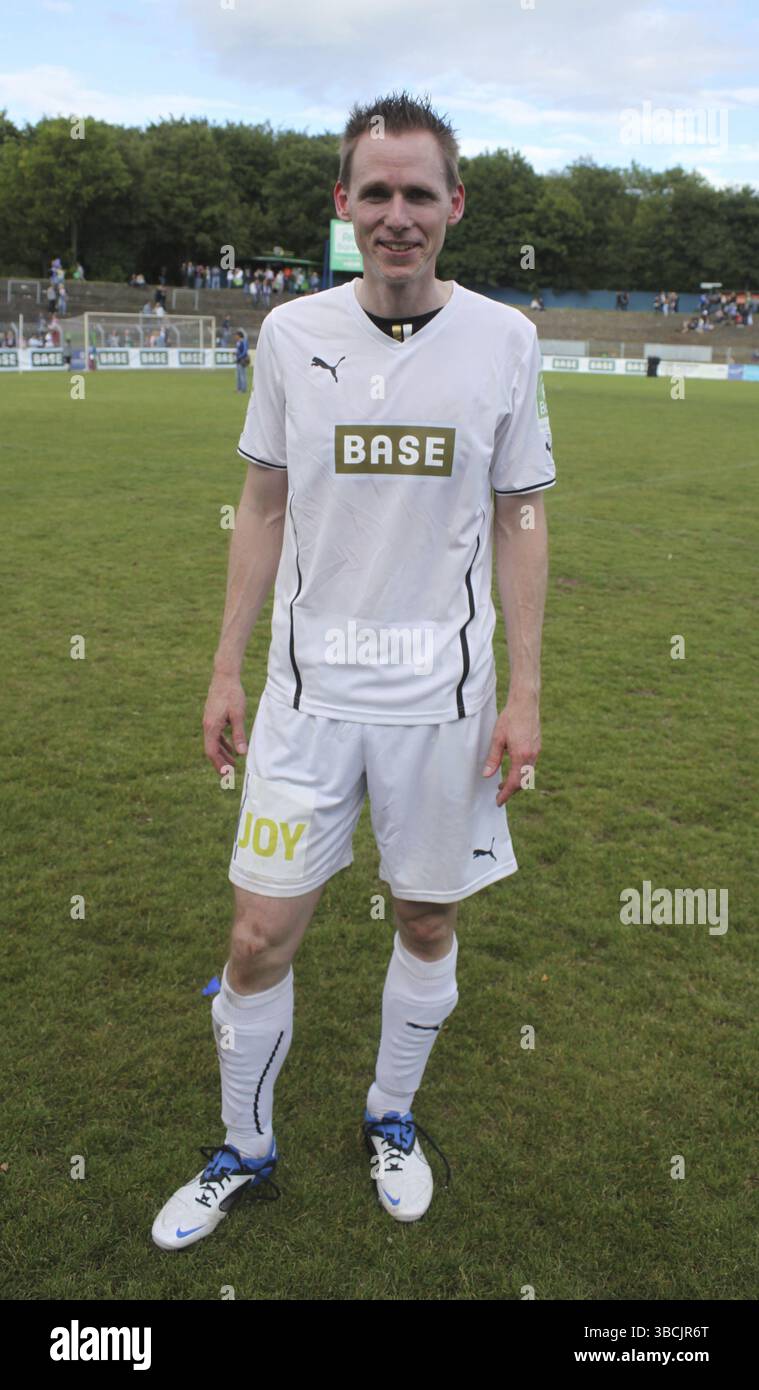 Der ehemalige deutsche Leichtathlet Frank Busemann beim Benefizspiel 23.6.13 der Enke Foundation Stockfoto