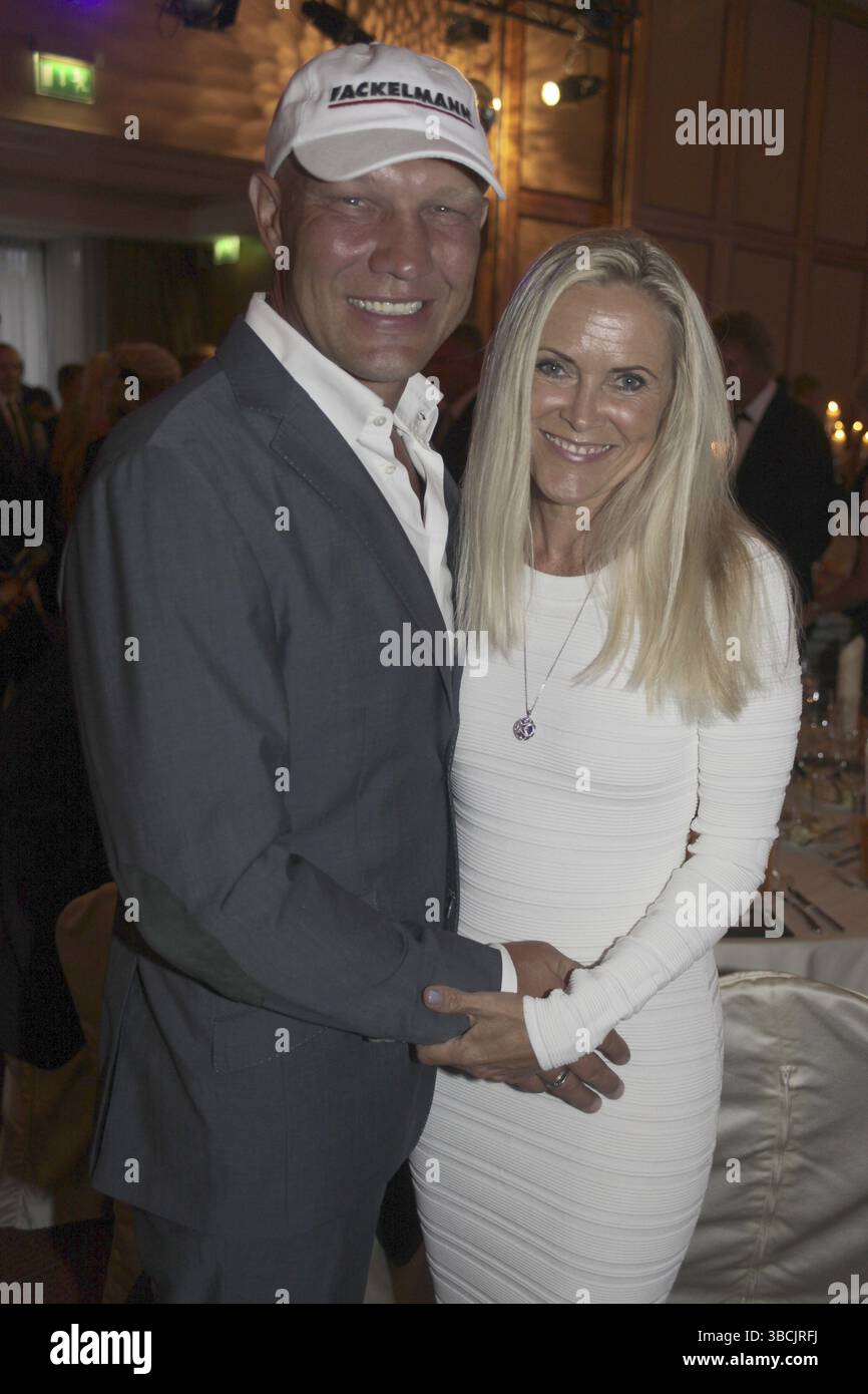 Axel Schulz mit seiner Frau beim 6. GRK Golf Charity Masters 2013 in Leipzig Stockfoto