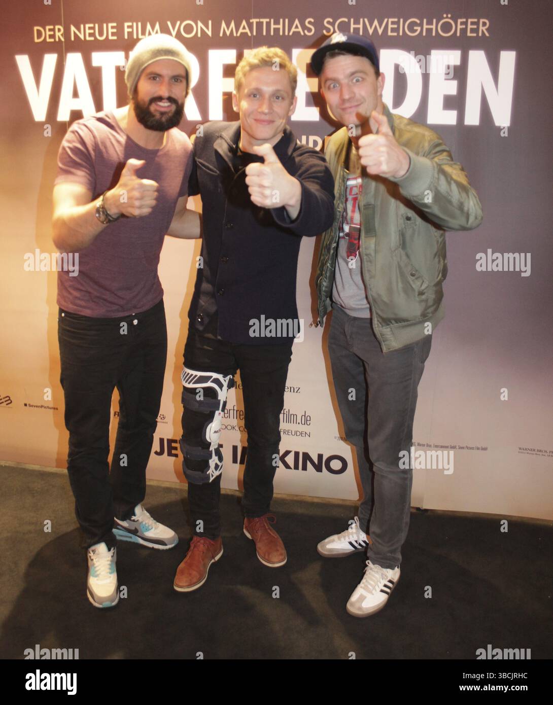 Matthias Schweighoefer, Tom Beck und Friedrich Langhörner fliegen bei der Premiere von Stockfoto