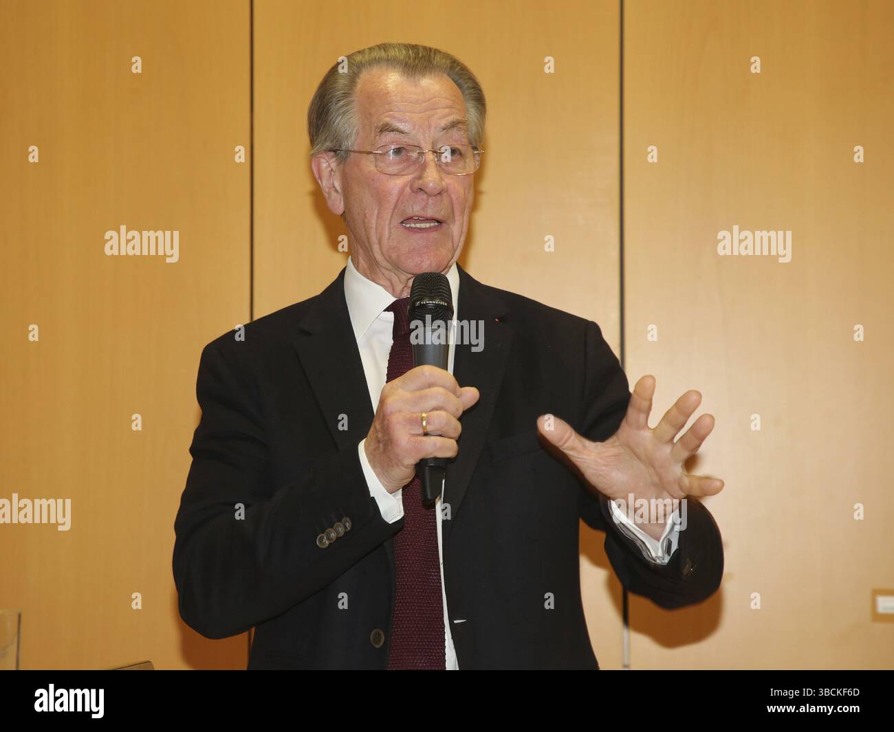 Deutscher SPD-Politiker Franz Muentefering ehemaliger Bundesminister bei einer Veranstaltung in Magdeburg 2.10.18, deutscher SPD-Politiker Franz Muentefering ehemaliger Federa Stockfoto