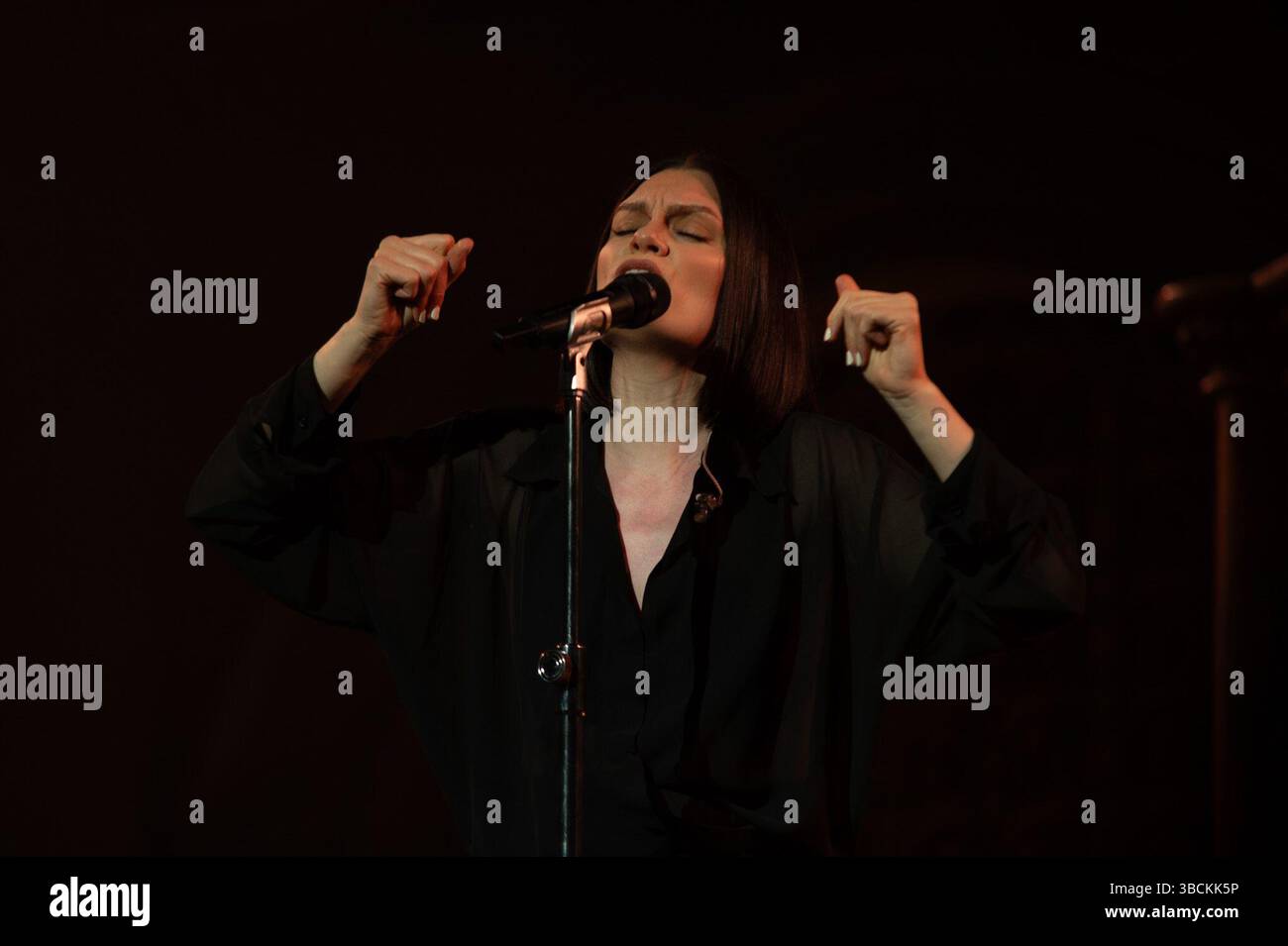 London, England. Mai 2025. Jessie J verzaubert das Publikum bei einer akustischen intimen Vorstellung in der legendären Union Chapel. Cristina Massei/Alamy Live News Stockfoto