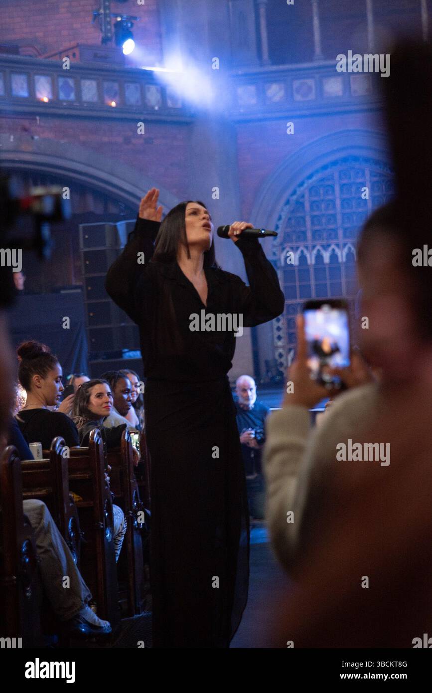 London, England. Mai 2025. Jessie J verzaubert das Publikum bei einer akustischen intimen Vorstellung in der legendären Union Chapel. Cristina Massei/Alamy Live News Stockfoto