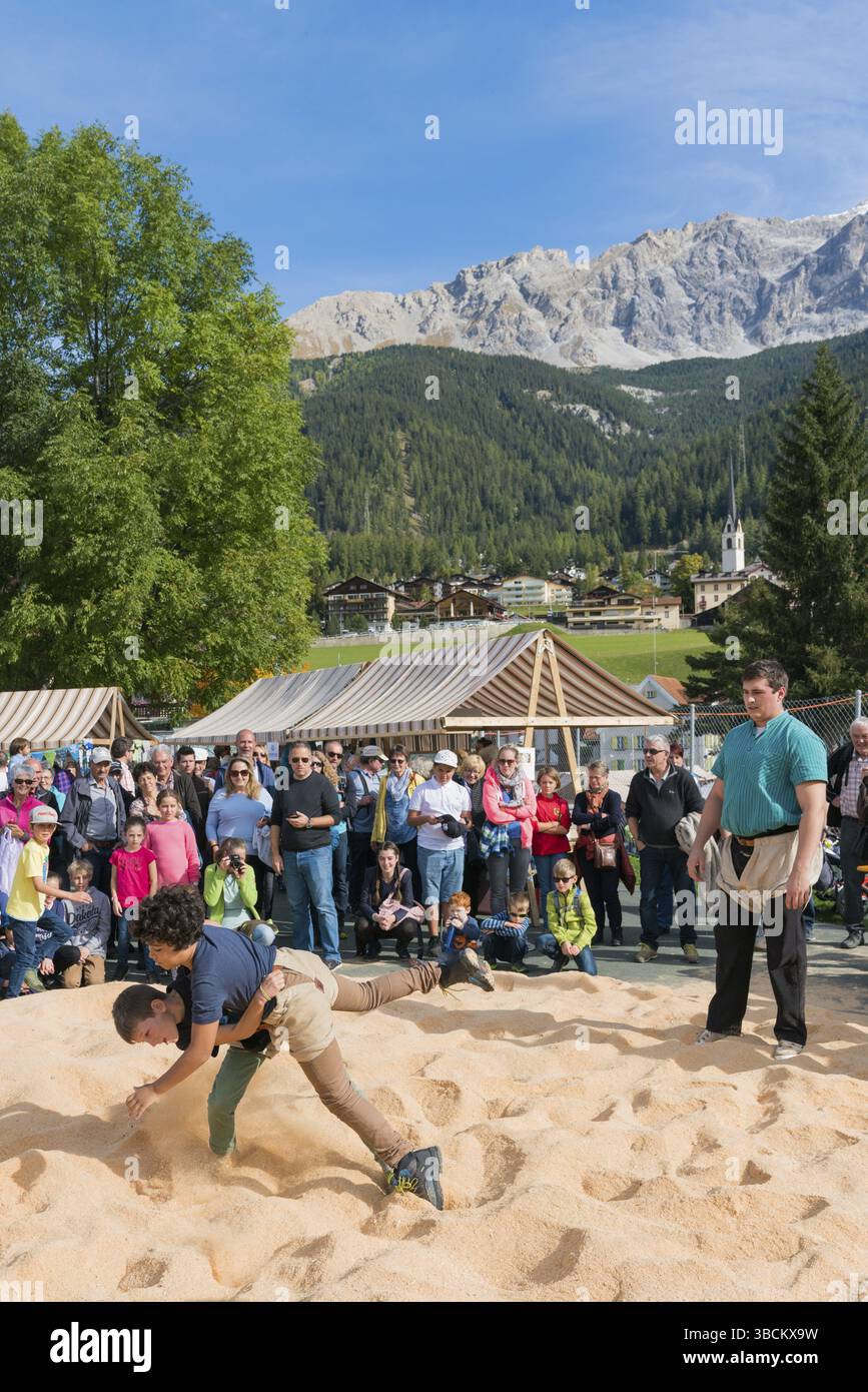 Schweizer Ringen Ringen kinder -Fotos und -Bildmaterial in hoher Auflösung – Alamy
