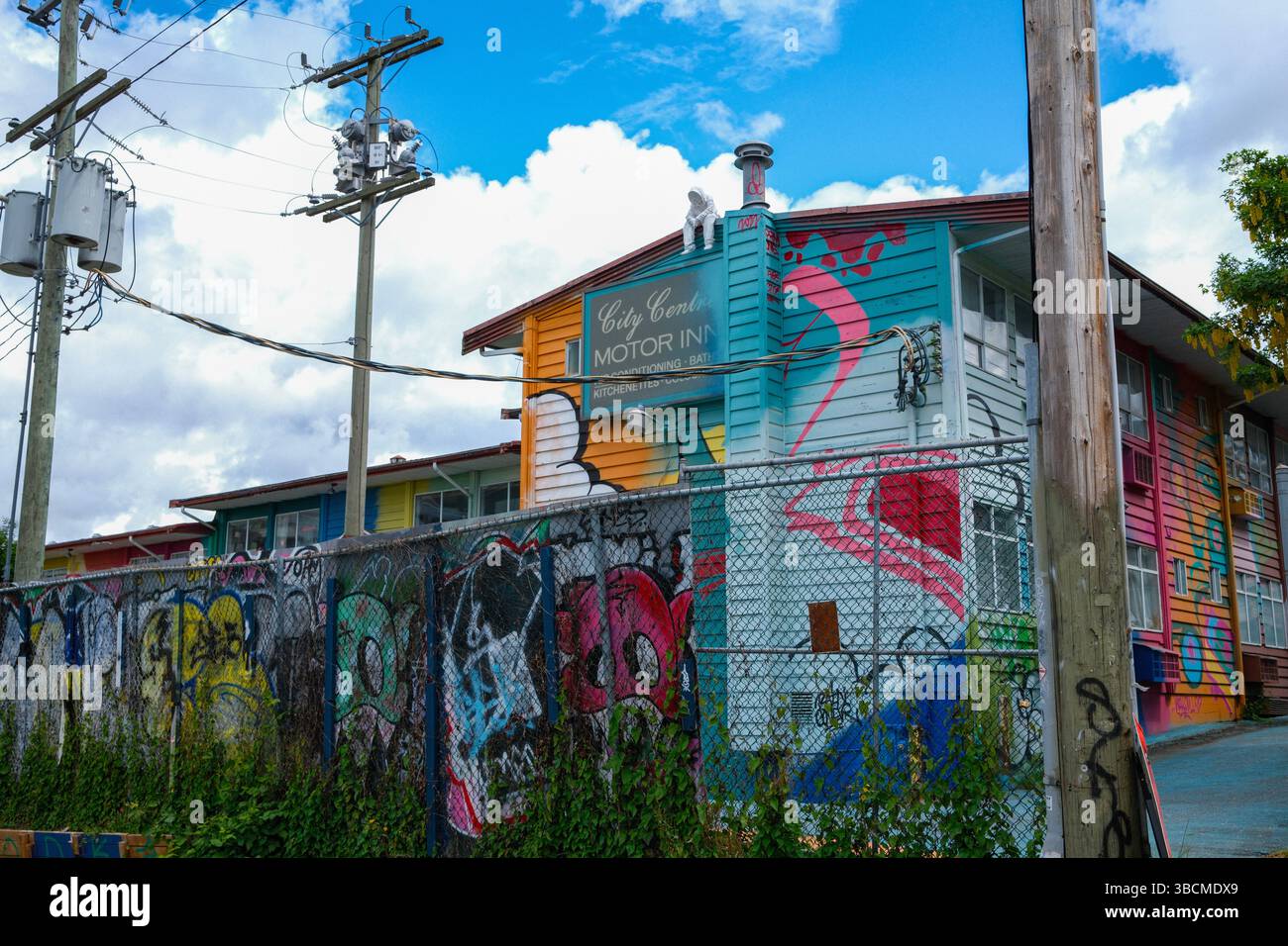 Das City Centre Motor Inn, derzeit eine temporäre Künstlerresidenz an der Main Street in Mount Pleasant, Vancouver, BC. Stockfoto