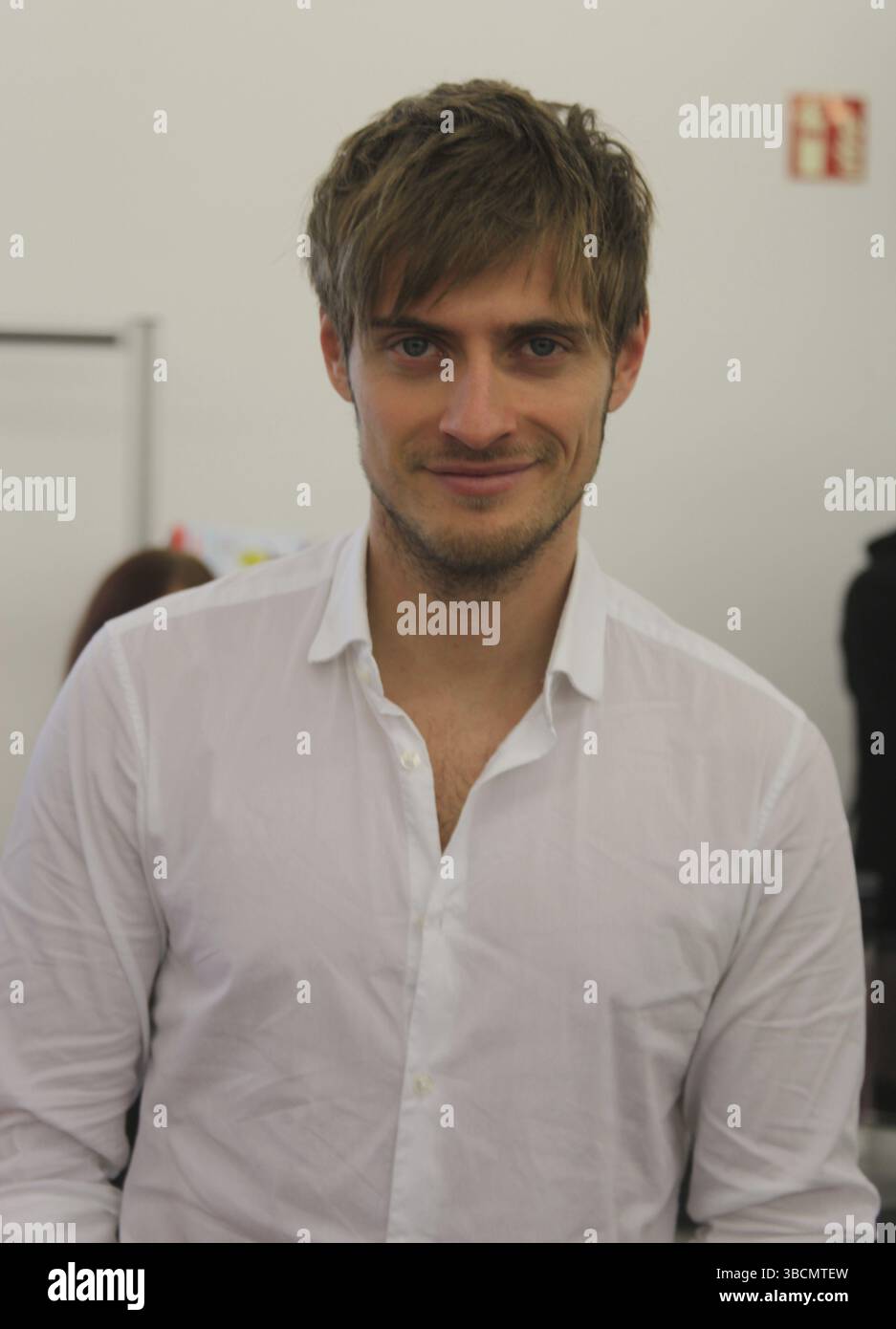 Joern Schloenvoigt, bekannt aus der GZSZ, bei einer Spendenaktion für das Sozialzentrum Stockfoto