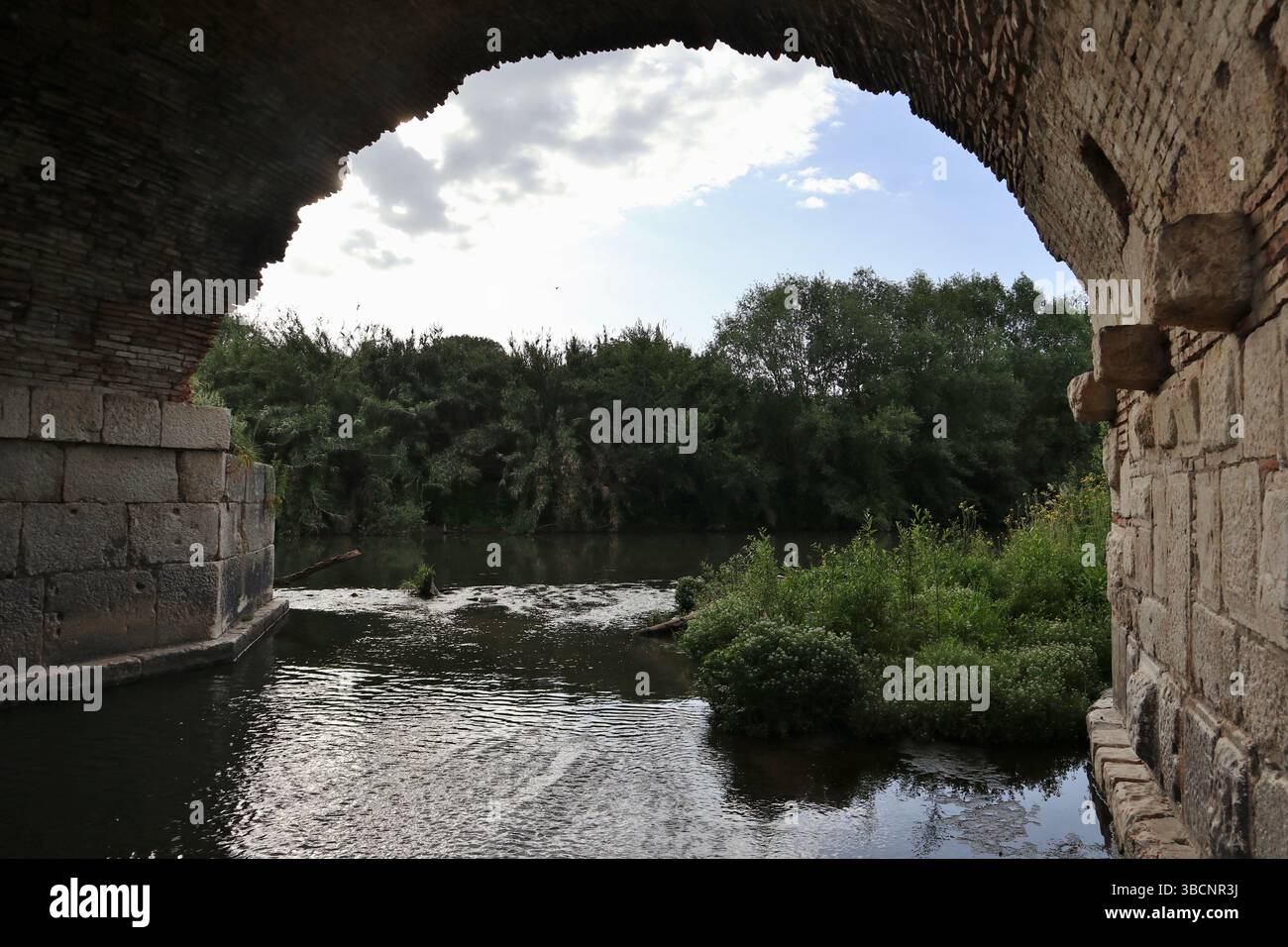 Benevento - Scorcio verso monte del Fiume Sabato dal Ponte Leproso Stockfoto