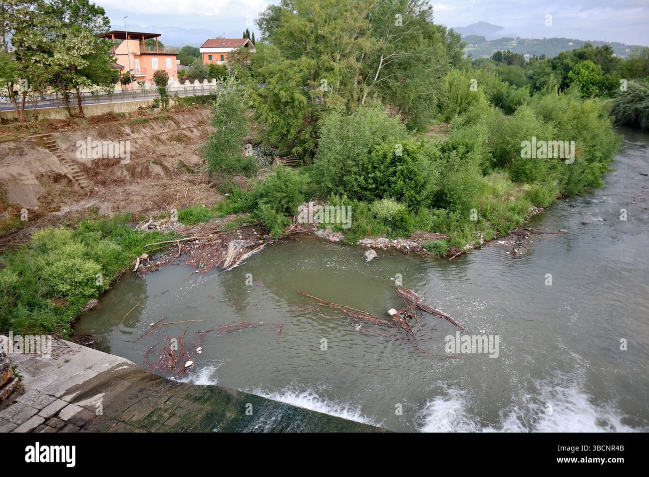 Benevento - Sponda sinistra del Fiume Sabato dal Ponte Leproso Stockfoto