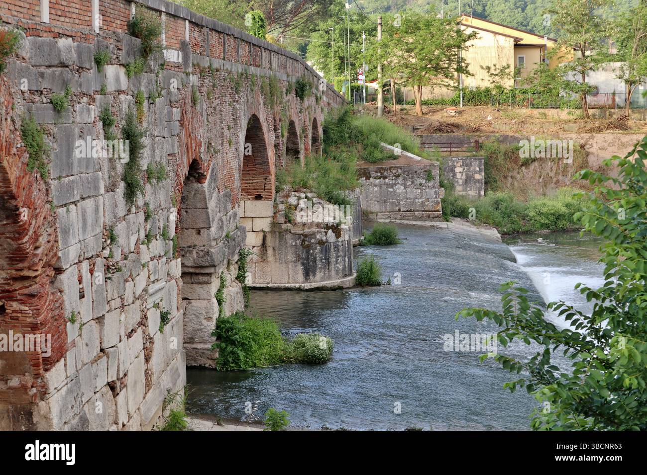 Benevento - Arcate del Ponte Leproso da Via Mulino Pacifico Stockfoto