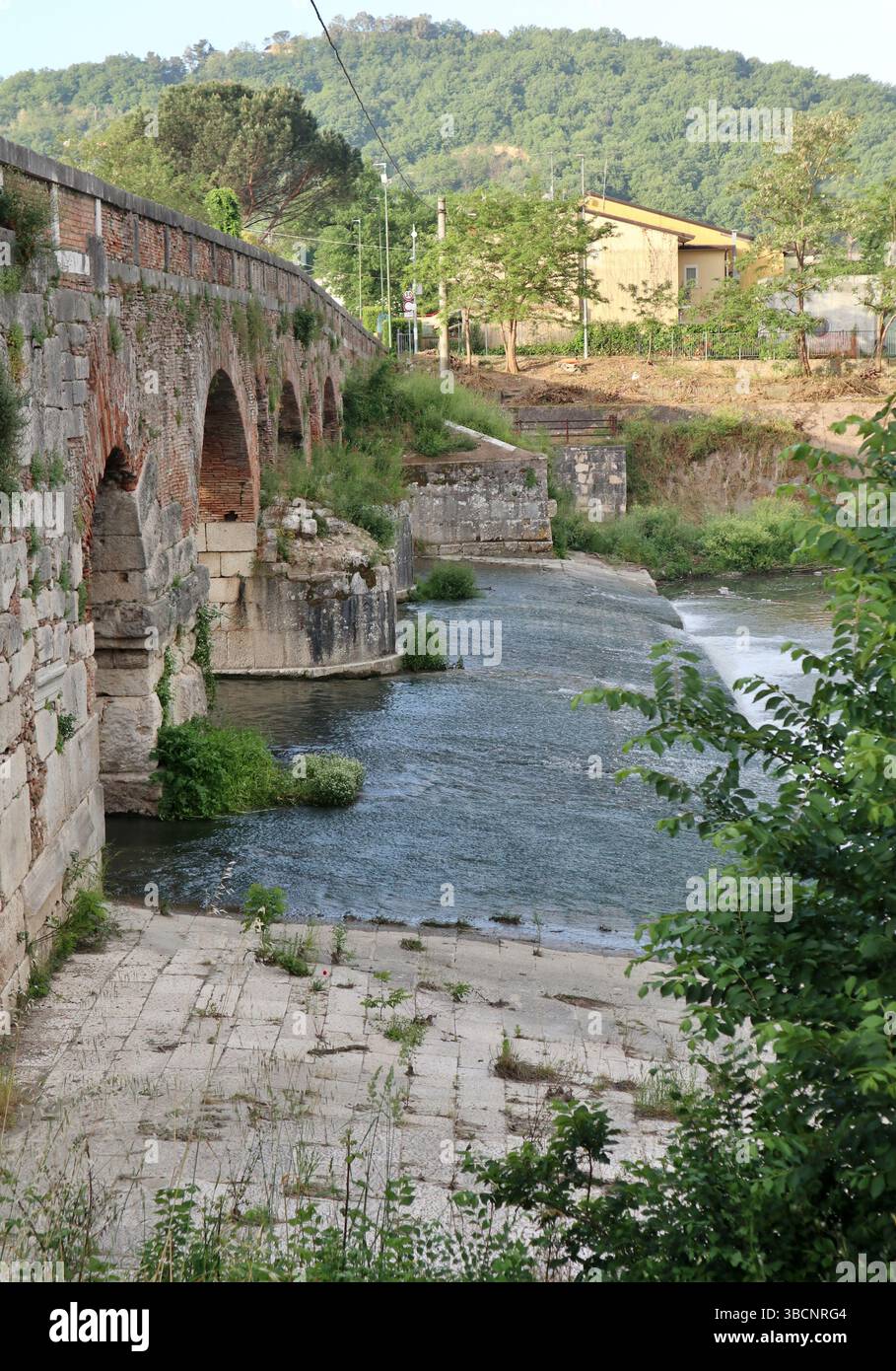 Benevento - Scorcio del Ponte Leproso da Via Mulino Pacifico Stockfoto