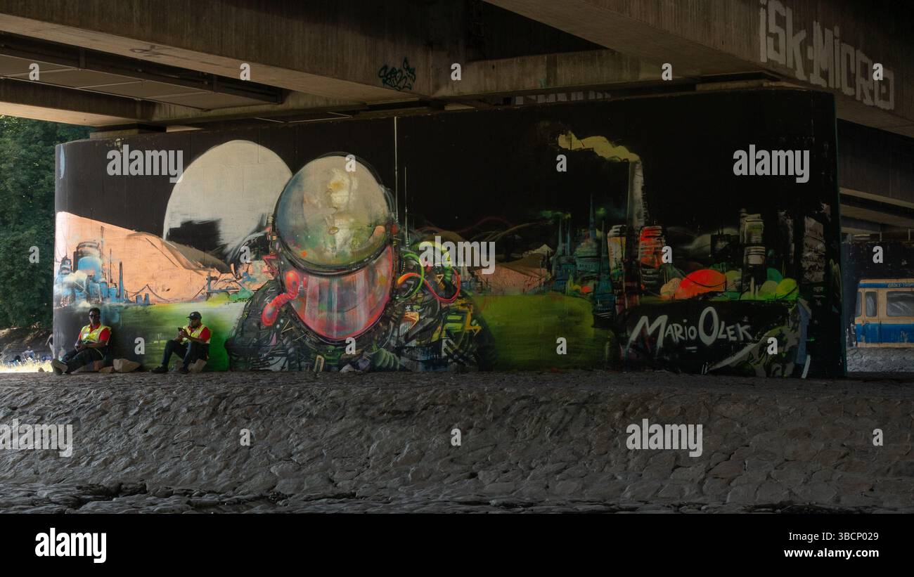 Graffiti auf einer Säule der Isarbrücke in München, Bayern, Deutschland Europa. Stockfoto