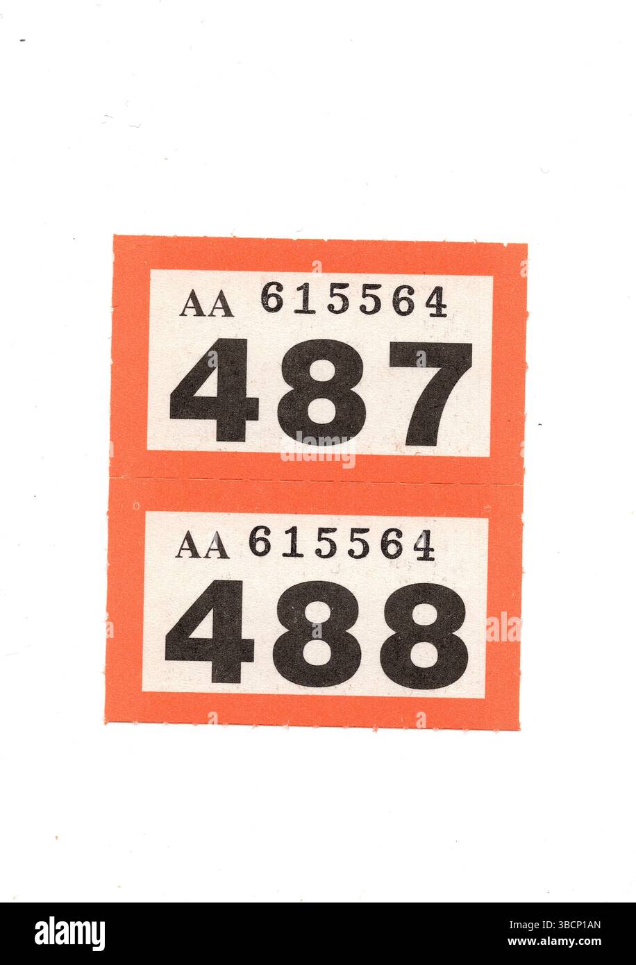 Vintage-Verlosungskarten auf weißem Hintergrund. Stockfoto