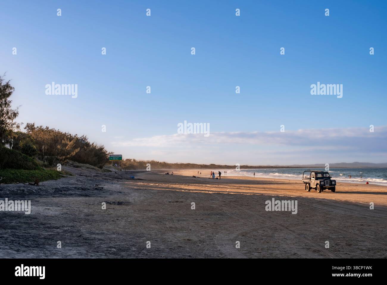 Rainbow Beach in der Dämmerung Stockfoto