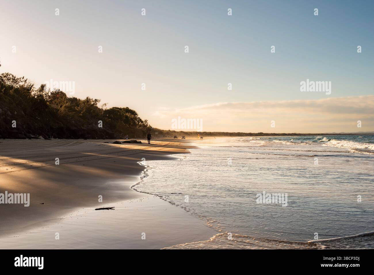 Rainbow Beach in der Dämmerung Stockfoto