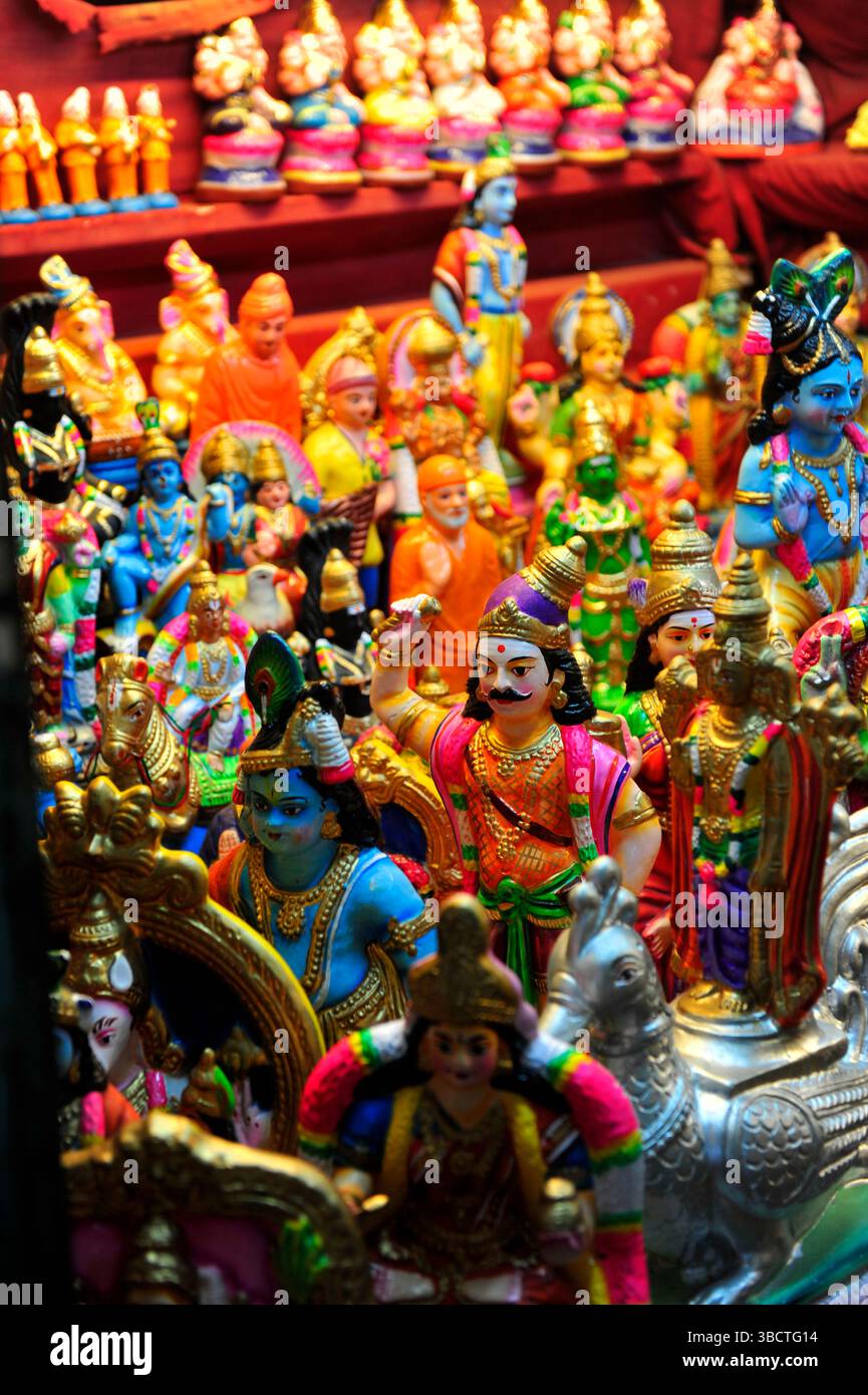 Asie, Inde du Sud, Madurai, Tamil Nadu, gros Plan sur des statuettes reprsentant des dieux hindous dans une Boutique/hindu Götter Statue im Geschäft von Stockfoto