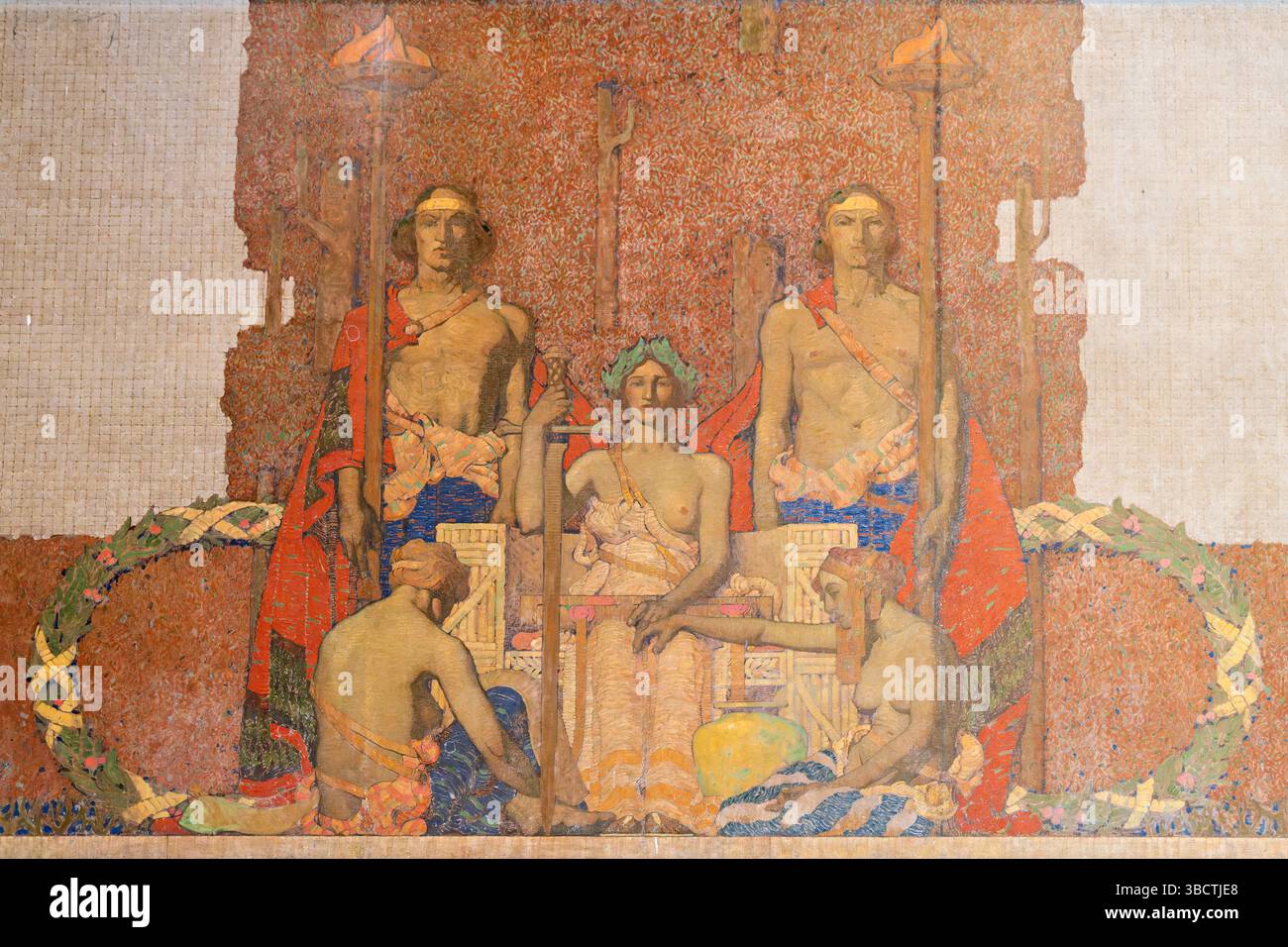 WASHINGTON DC – das Wandbild „Emancipation“ von Jules Guerin ziert die Südkammer des Lincoln Memorial über der Gettysburg Address Inschrift. Dieses in den 1920er Jahren entstandene, 60 m x 12 Fuß große allegorische Gemälde zeigt den Engel der Wahrheit, der Sklaven aus der Knechtschaft befreit, mit Darstellungen von Gerechtigkeit und Recht auf der linken Seite und Unsterblichkeit, Glauben, Hoffnung und Liebe auf der rechten Seite. Das Wandbild zeigt einen Hintergrund von Zypressen, die die Ewigkeit symbolisieren, und wurde mit einer speziellen Mischung aus Kerosin und Wachs geschaffen, um Umweltschwankungen standzuhalten. Stockfoto