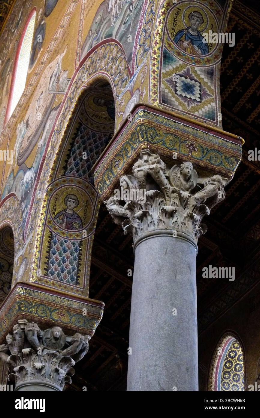 Monreale, Sizilien. Die Kathedrale von Monreale wurde im arabisch-normannischen Stil erbaut. (Nur Für Redaktionelle Zwecke) Stockfoto