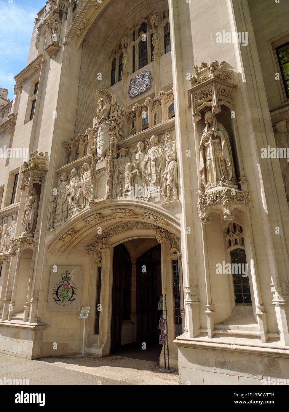 Der Gebäudeeingang des Supreme Court, London, Großbritannien Stockfoto